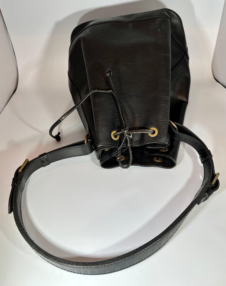 LOUIS VUITTON Black EPI NOÉ PETITE Drawstring Hand Bag/ Shoulder Bag