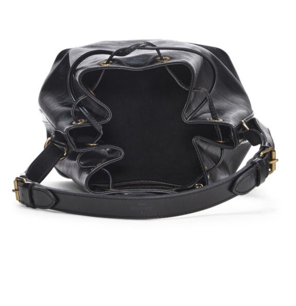 If there are any unspoken accessorizing rules, it's that a bucket bag is a must in any wardrobe. Stylish and sleek, this Noé bucket silhouette by Louis Vuitton is crafted from the maison's striated Epi leather with gold-tone brass hardware