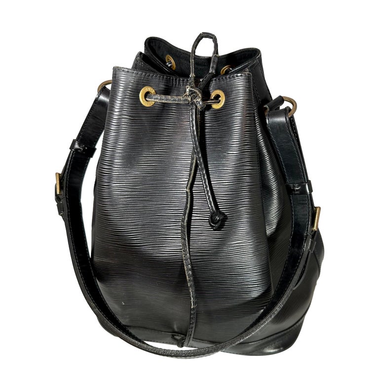 LOUIS VUITTON Black EPI NOÉ PETITE Drawstring Hand Bag/ Shoulder
