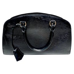Schwarze Epi Jasmine Handtasche aus Lackleder von Louis Vuitton