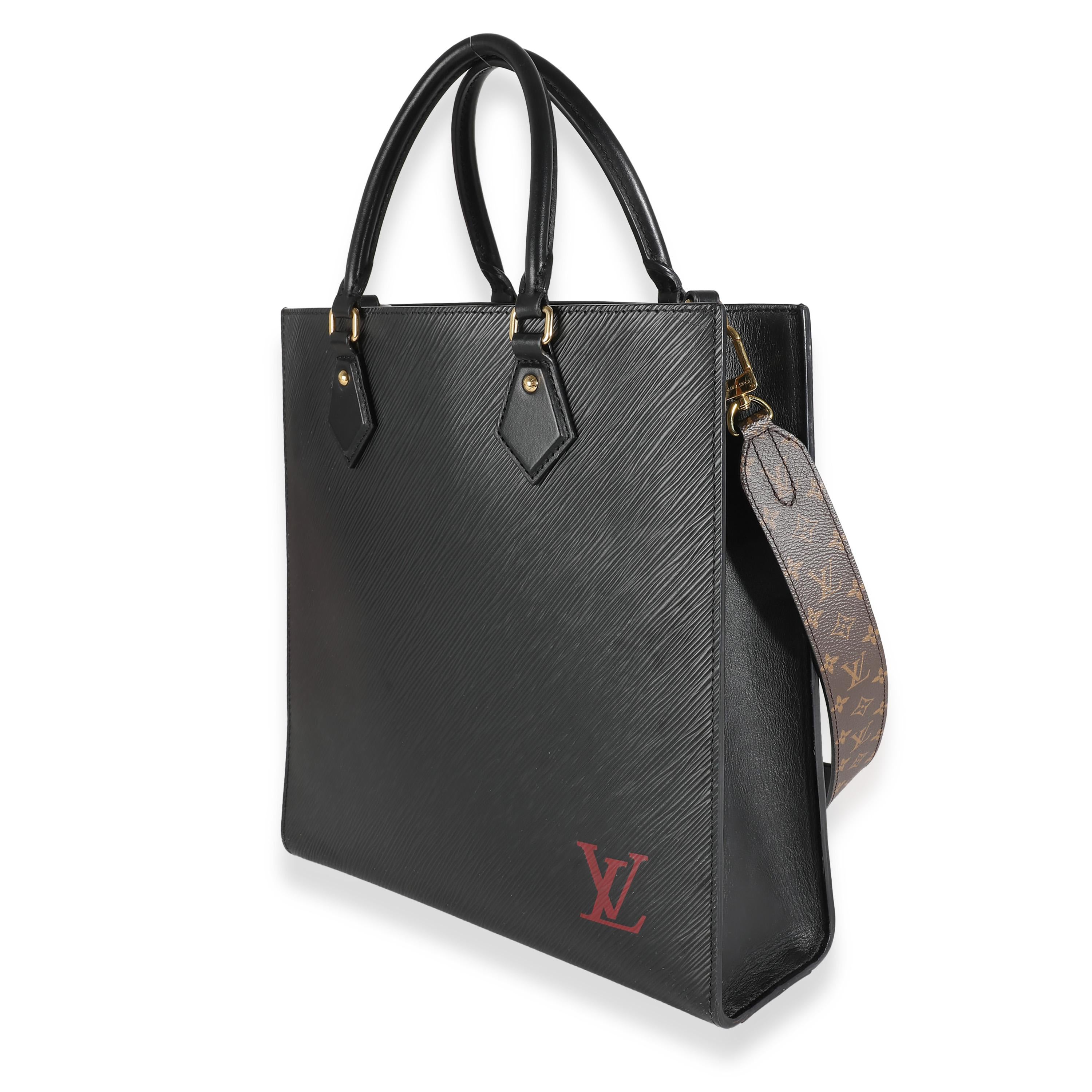 Louis Vuitton Black Epi Sac Plat PM In Excellent Condition For Sale In New York, NY