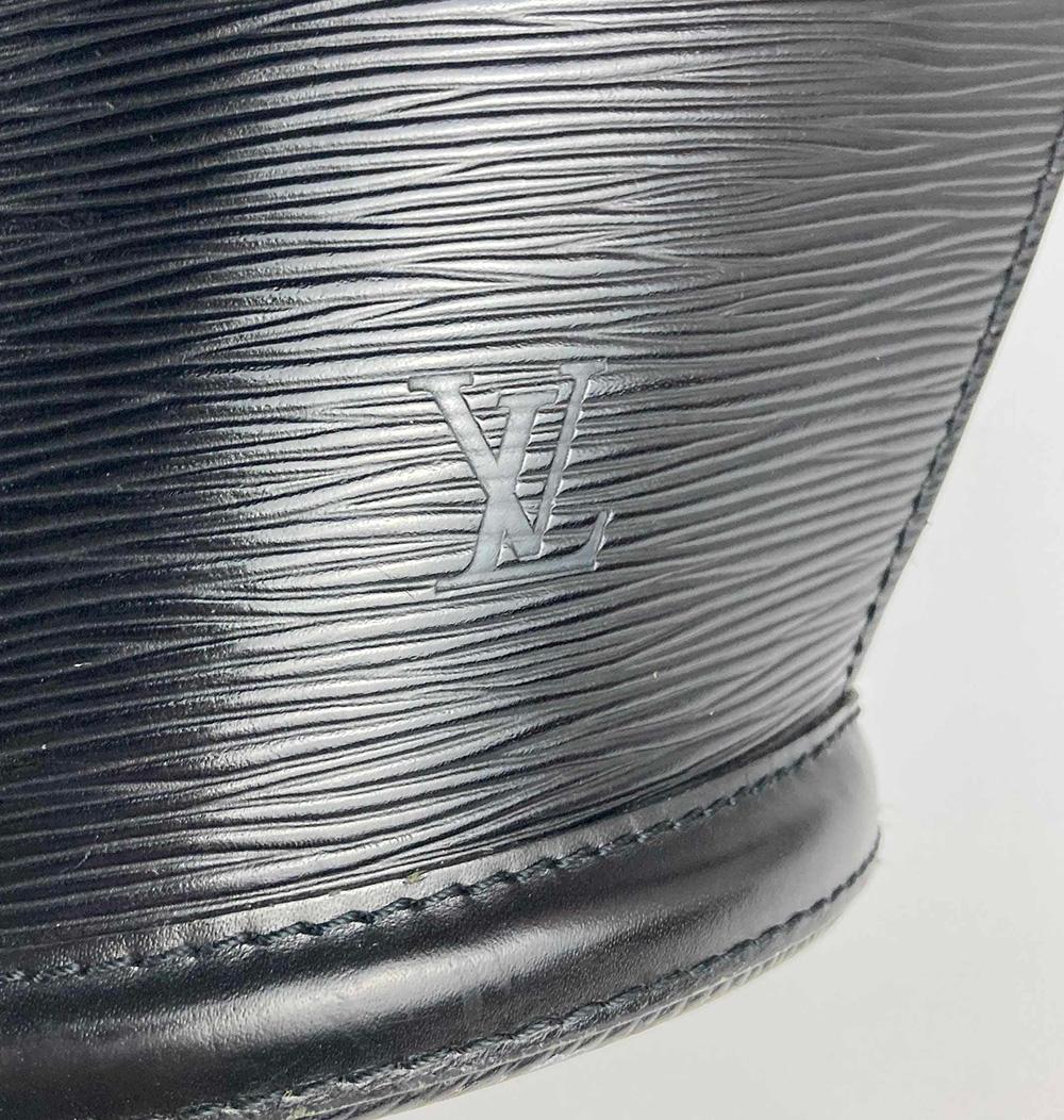 Louis Vuitton Tote nera in Epi St. Jacques con portafogli e pochette in vendita 12
