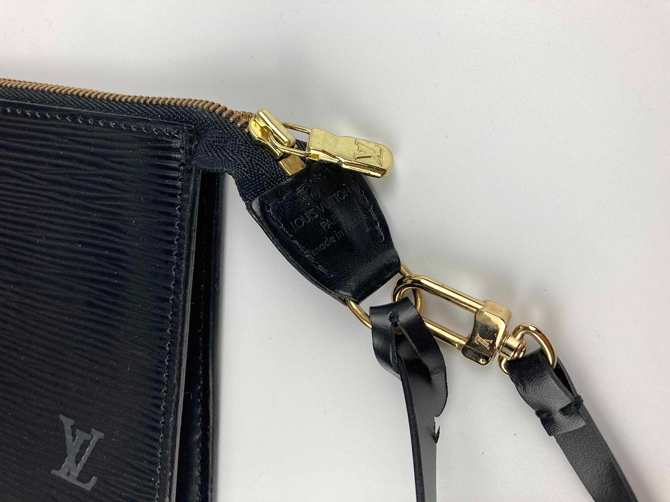 Louis Vuitton Tote nera in Epi St. Jacques con portafogli e pochette in vendita 4