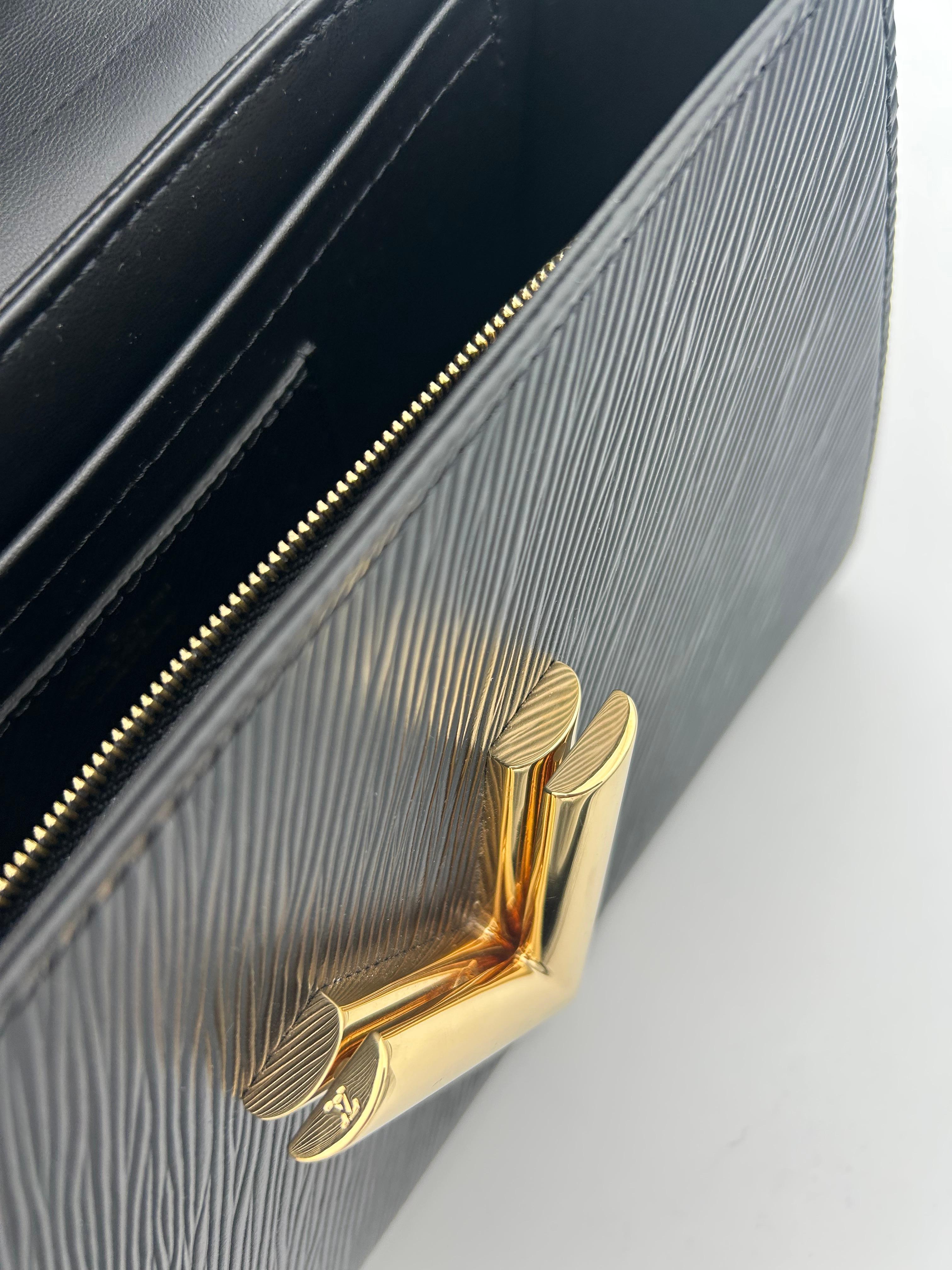 Louis Vuitton Black Epi Twist MM Leather Handle For Sale 9