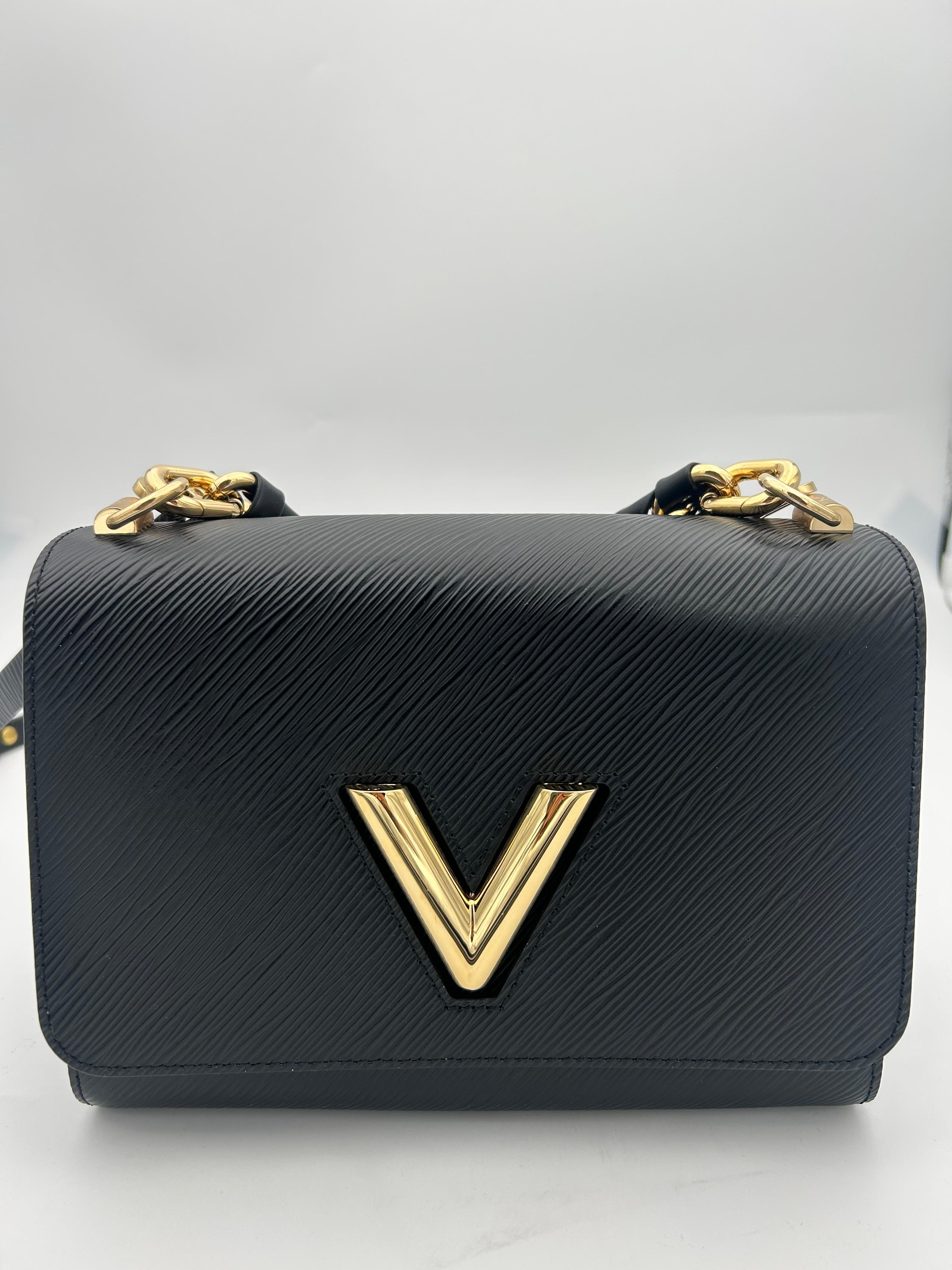 Louis Vuitton Black Epi Twist MM Leather Handle For Sale 10