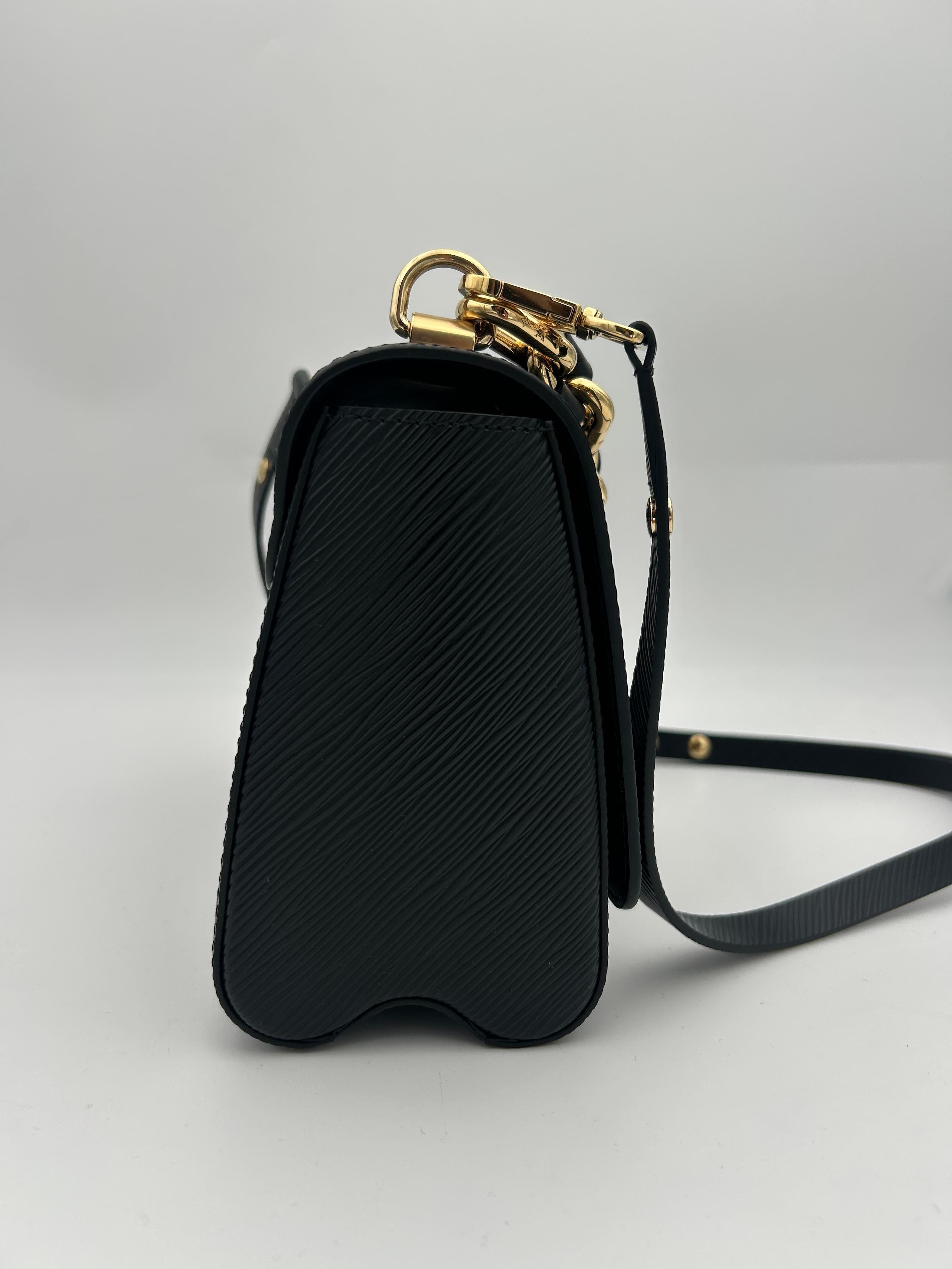Louis Vuitton Black Epi Twist MM Leather Handle For Sale 1