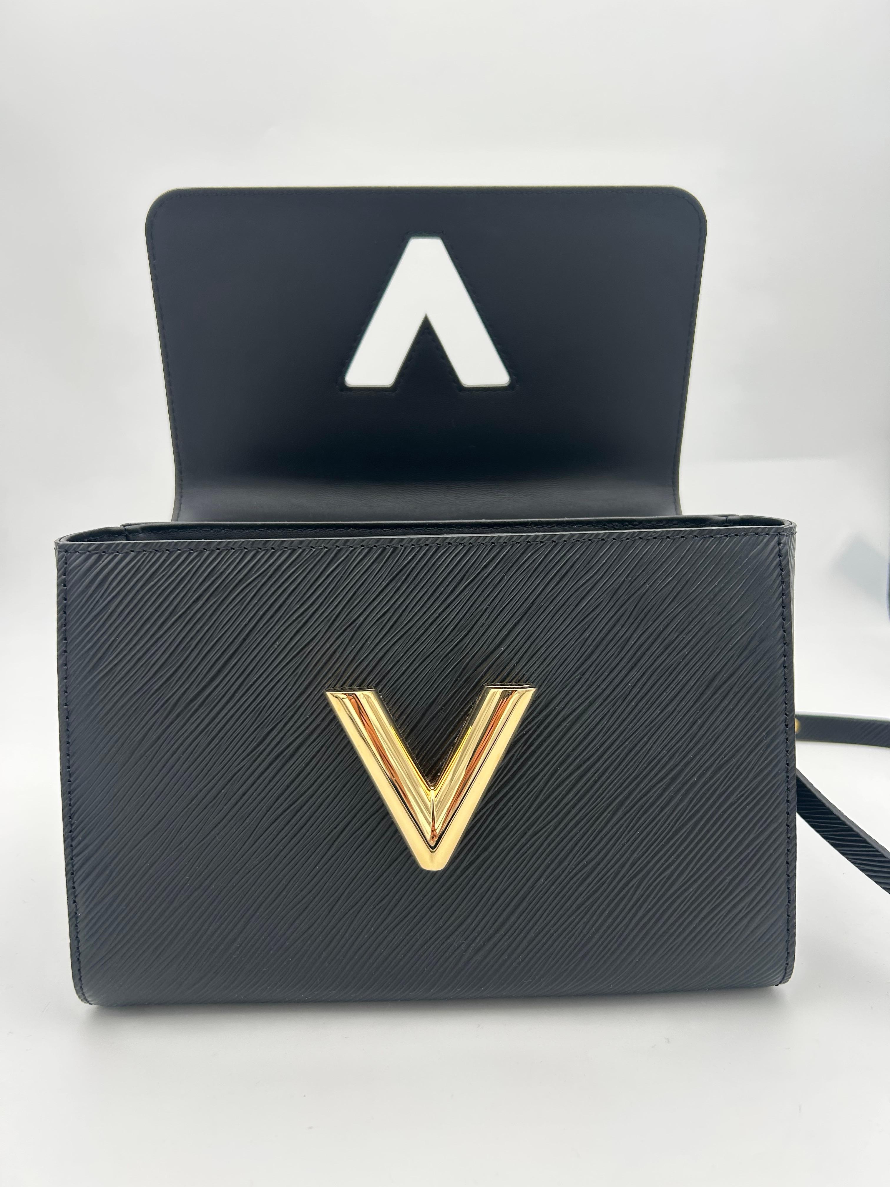 Louis Vuitton Black Epi Twist MM Leather Handle For Sale 5