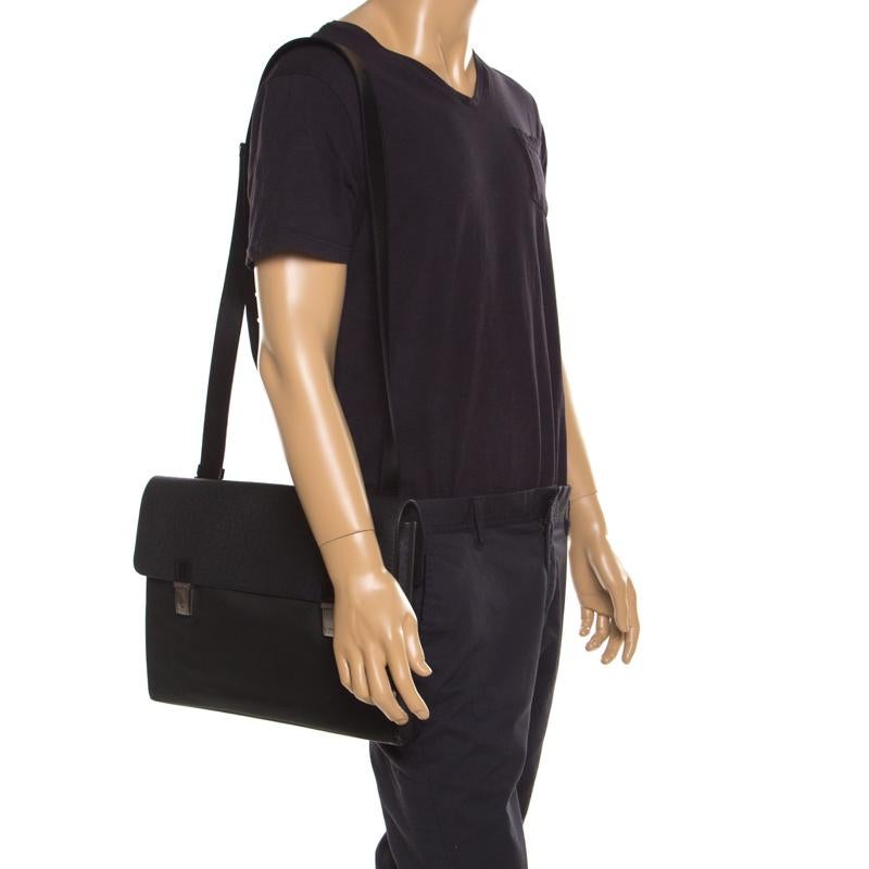 Louis Vuitton Black Fabric and Taiga Leather Saratov GM Messenger Bag In Fair Condition In Dubai, Al Qouz 2