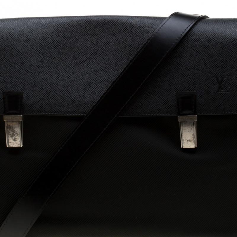 Louis Vuitton Black Fabric and Taiga Leather Saratov GM Messenger Bag In Fair Condition In Dubai, Al Qouz 2