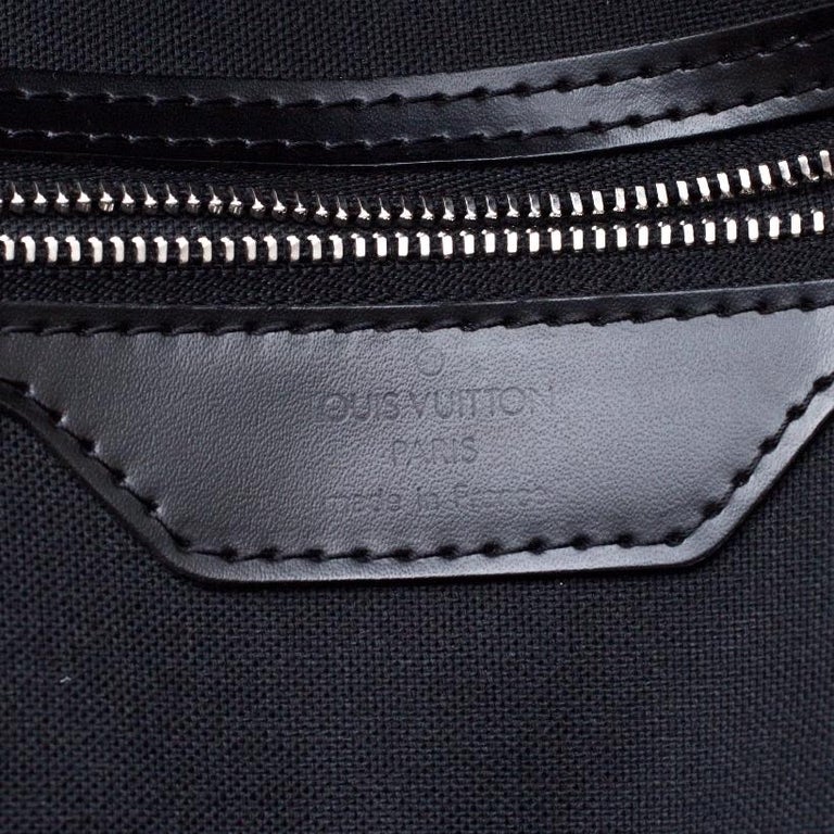 Louis Vuitton Black Fabric and Taiga Leather Saratov GM Messenger Bag ...