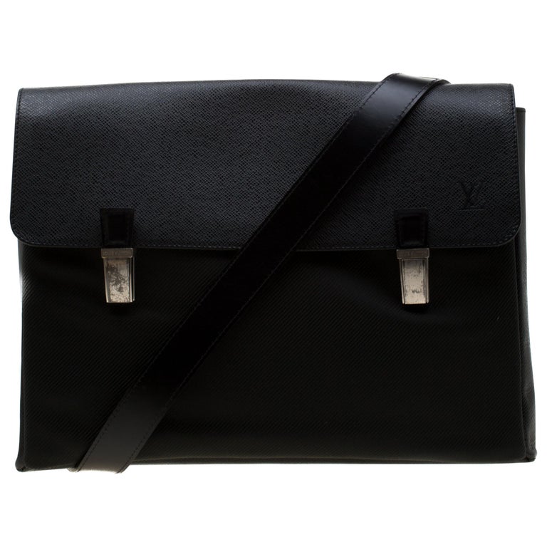 Louis Vuitton Pochette Voyage Taiga Leather MM Black at 1stDibs
