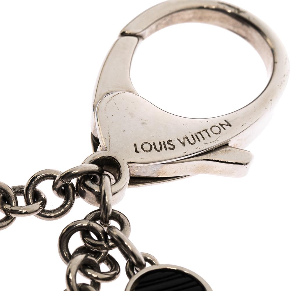 Lend your bag a glamorous make-over with this stunning Louis Vuitton charm. Made from silver-tone metal, this charm comes with signature motifs and a lobster clasp. It also makes a great gifting item for any LV lover.

