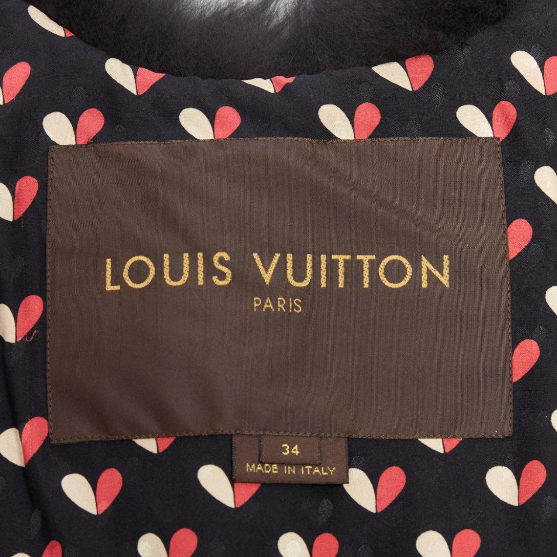 LOUIS VUITTON Schwarzer mit Gürtel und Herz gefütterter Kapuze aus Fuchspelz-Leder FR34 XS im Angebot 4