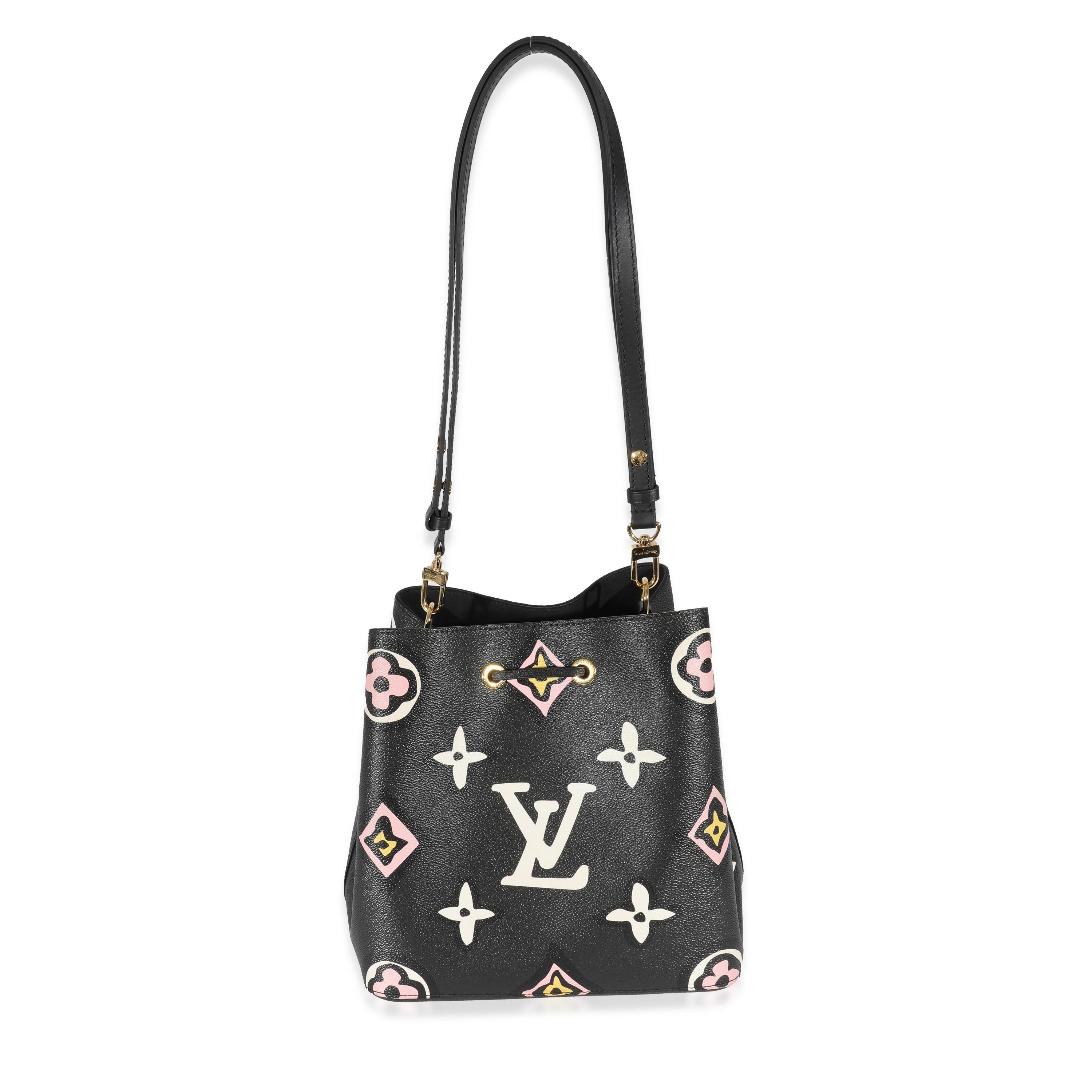 Louis Vuitton Black Giant Monogram Canvas Wild At Heart NeoNoe MM In Excellent Condition In New York, NY