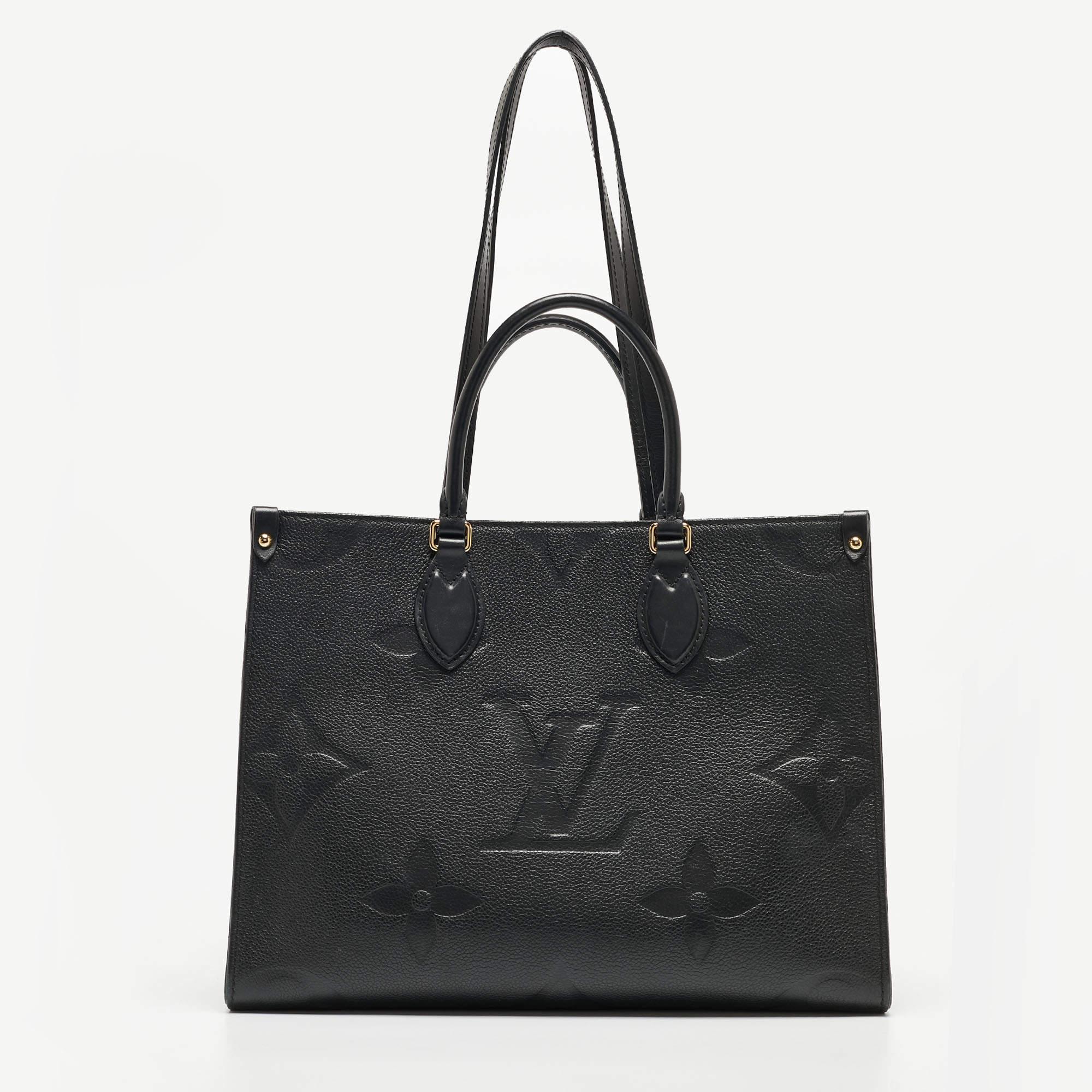 This Onthego bag easily delivers on the sophisticated charm of Louis Vuitton. This creation has been beautifully crafted from Monogram Empreinte leather in black. The interior is lined with Alcantara and sized to hold all your essentials. The bag is