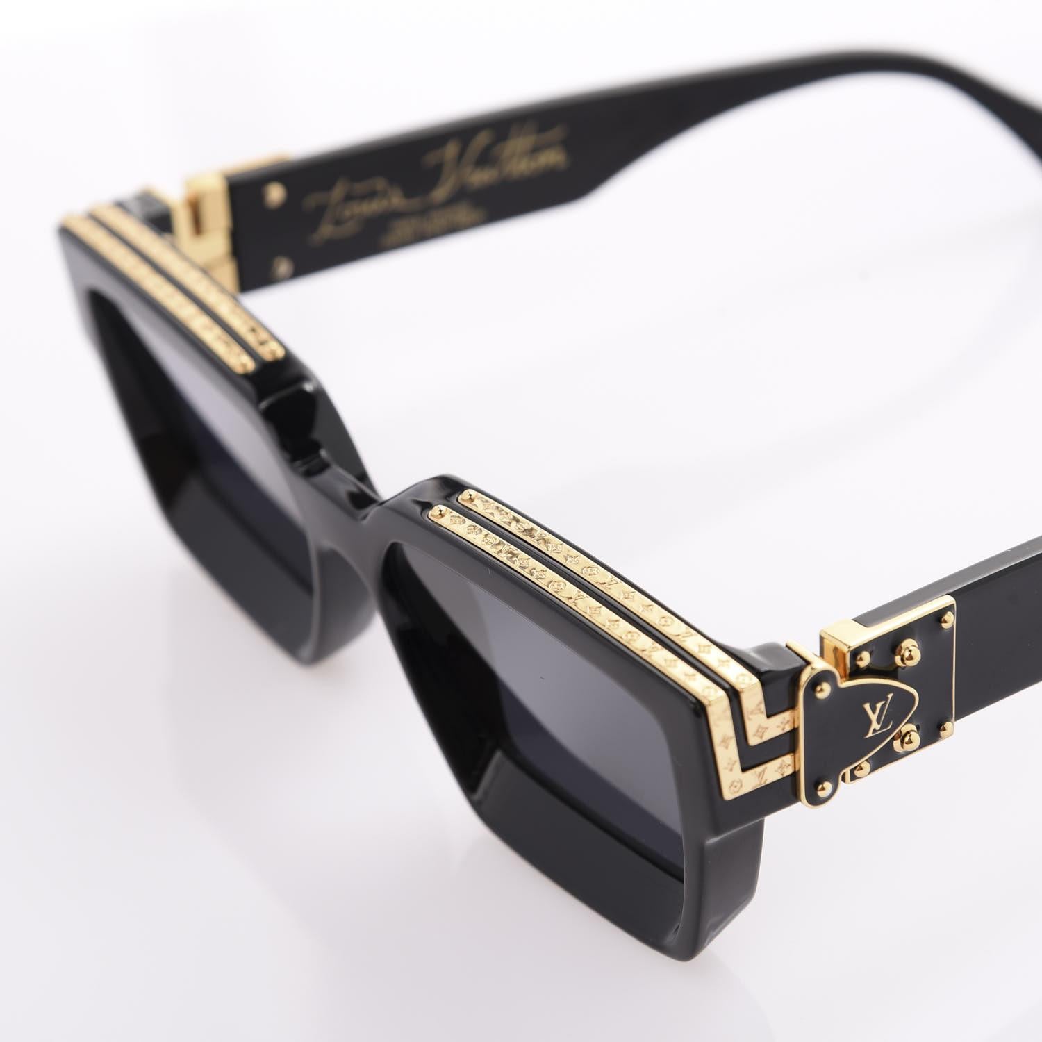 Lunettes de soleil Louis Vuitton avec détails en or noir en vente 2