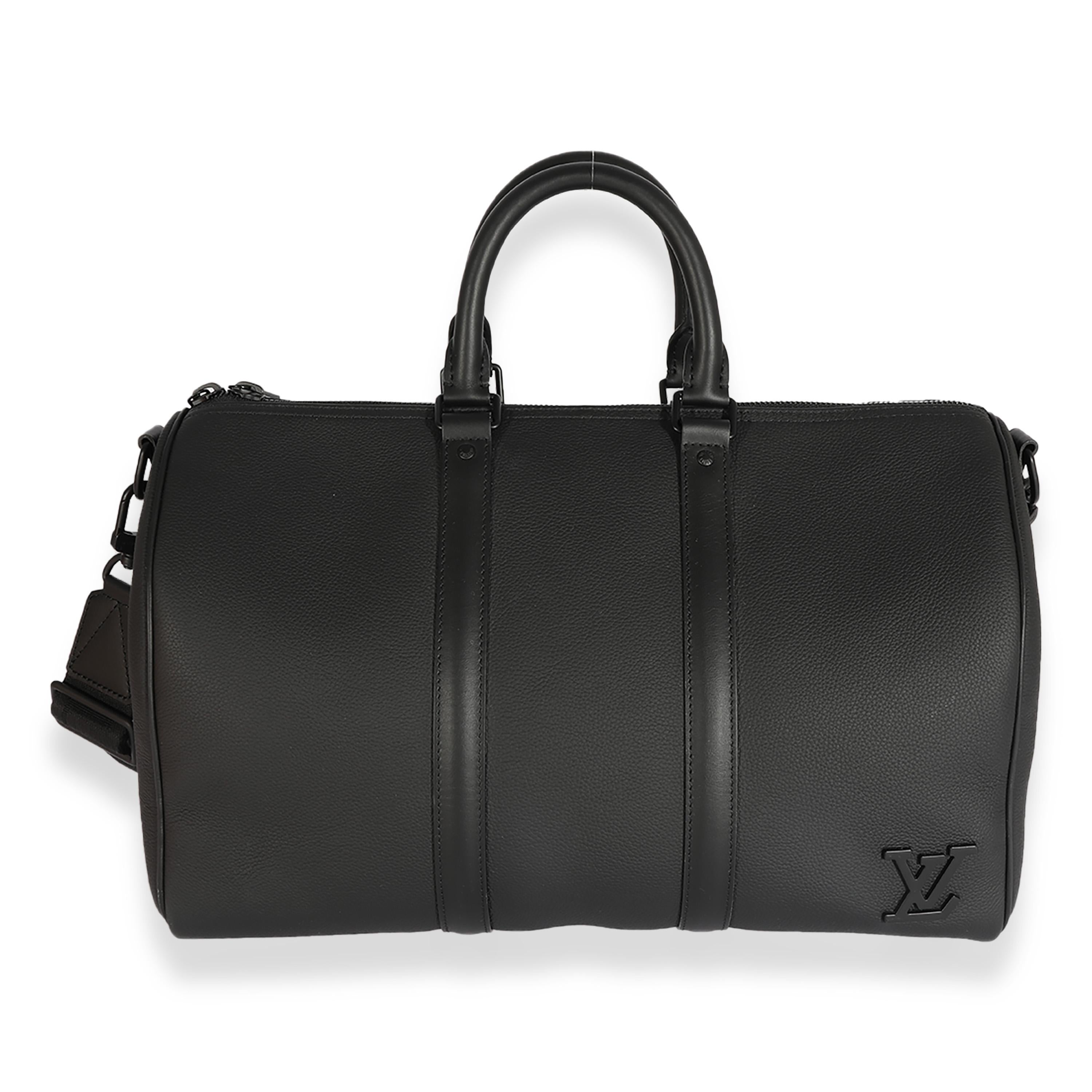 Listing Title: Louis Vuitton Black Grained Calfskin Aerogram Keepall Bandoulière 40
SKU: 124601
MSRP: 3450.00
Condition: Pre-owned 
Handbag Condition: Very Good
Condition Comments: Very Good Condition. Lights scuffing and marks at exterior. Scuffing