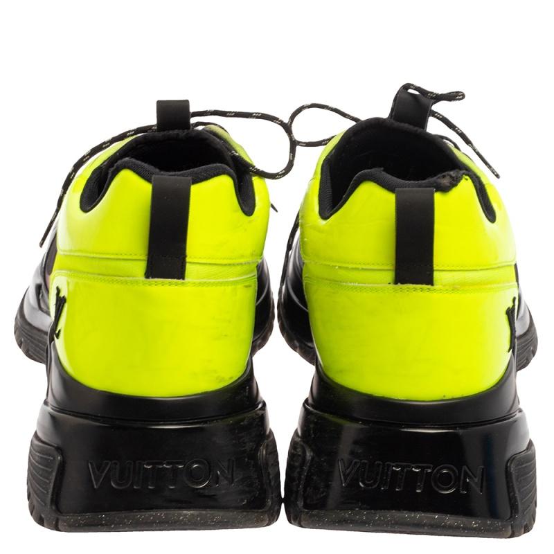 Louis Vuitton Black/Green Leather and Mesh Run Away Pulse Sneakers Size 44 In Fair Condition In Dubai, Al Qouz 2