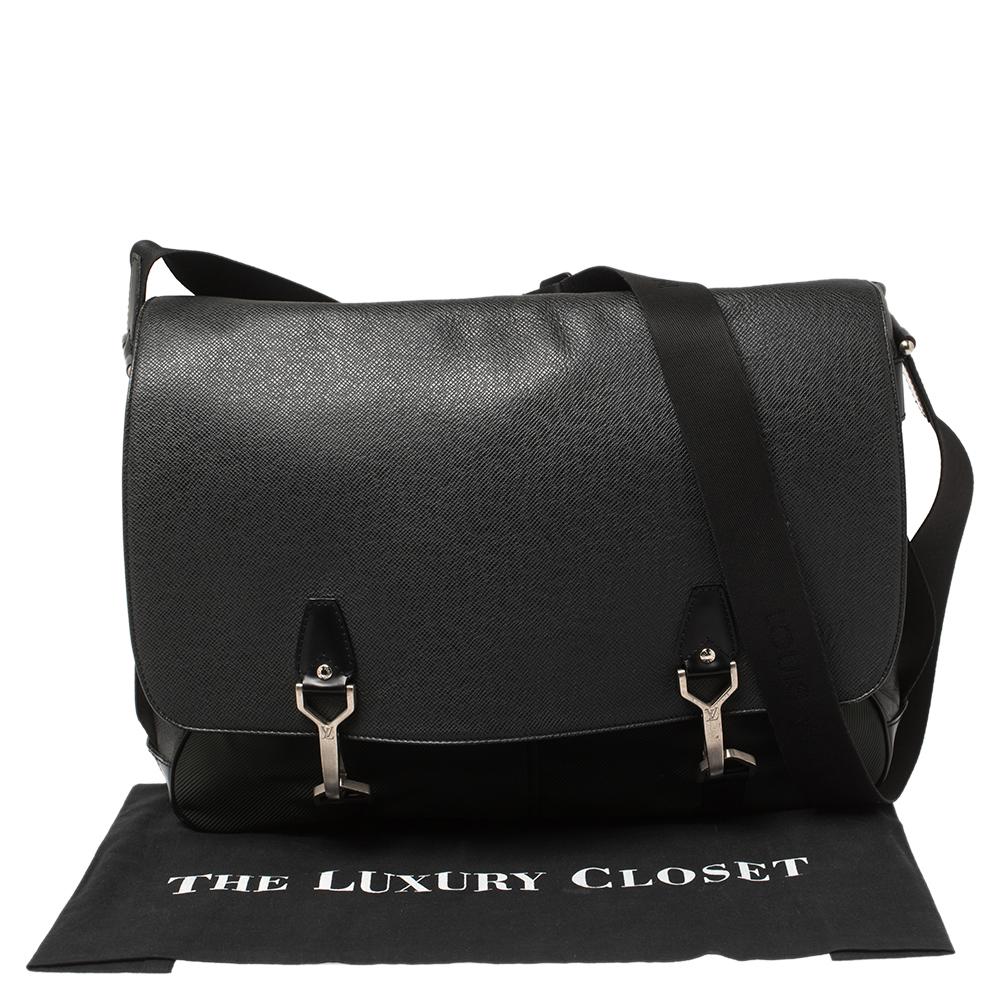 Louis Vuitton Black/Green Taiga Leather Dersou Messenger Bag 8