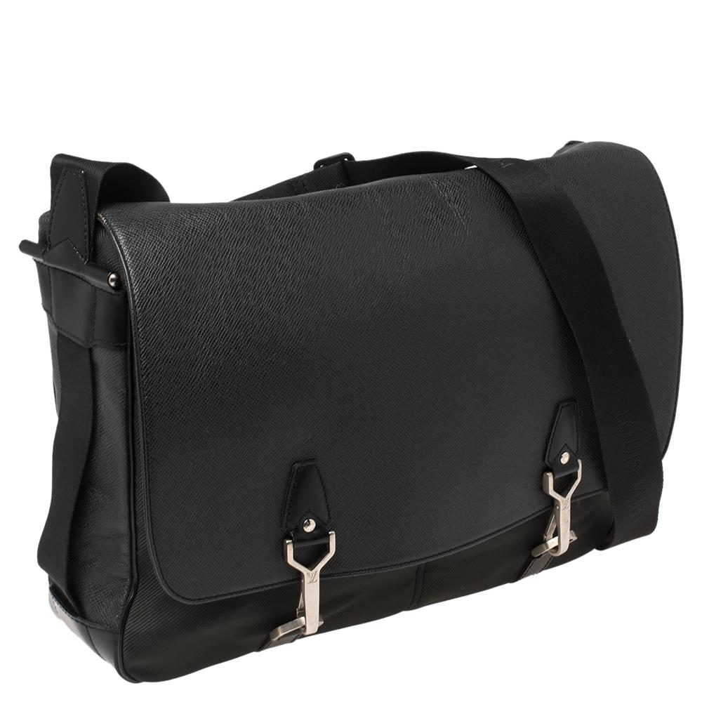 Louis Vuitton Schwarz/Grün Taiga Leder Dersou Messenger Bag Herren