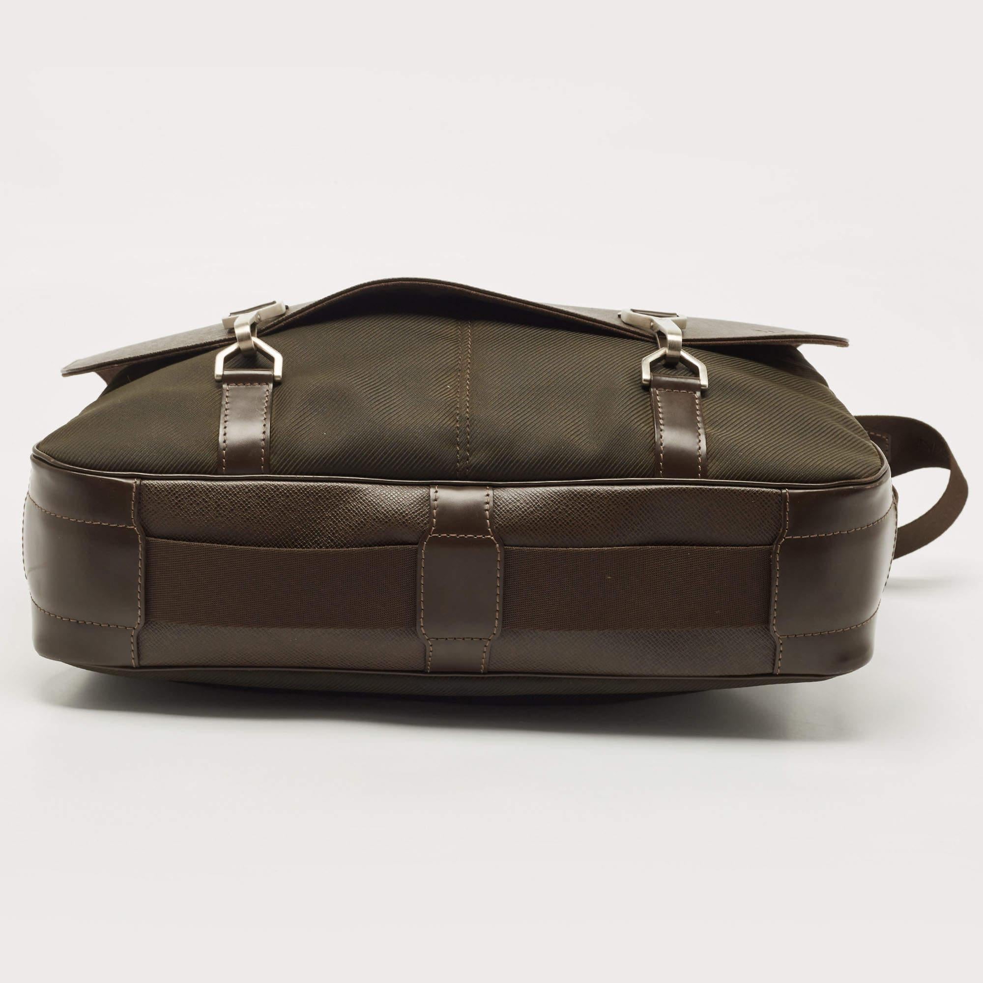 Louis Vuitton Black/Green Taiga Leather Dersou Messenger Bag 1