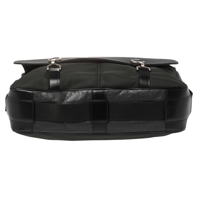 Louis Vuitton Black/Green Taiga Leather Dersou Messenger Bag at