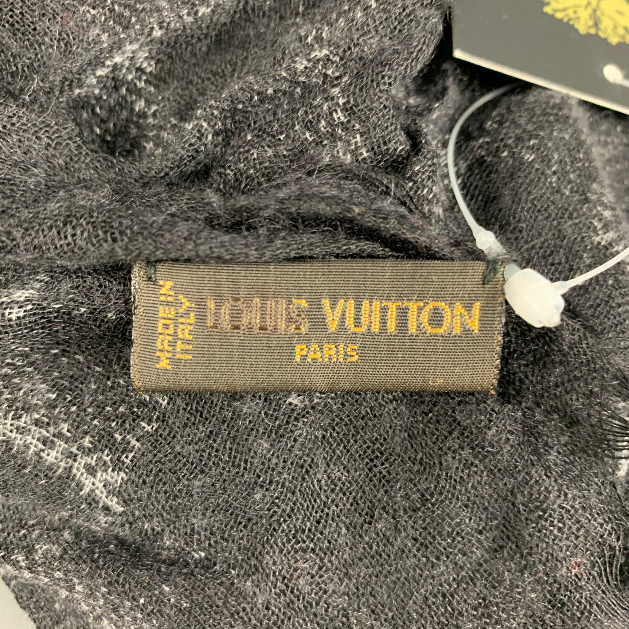 Men's LOUIS VUITTON Black Grey Checkered Cashmere Silk Scarves For Sale