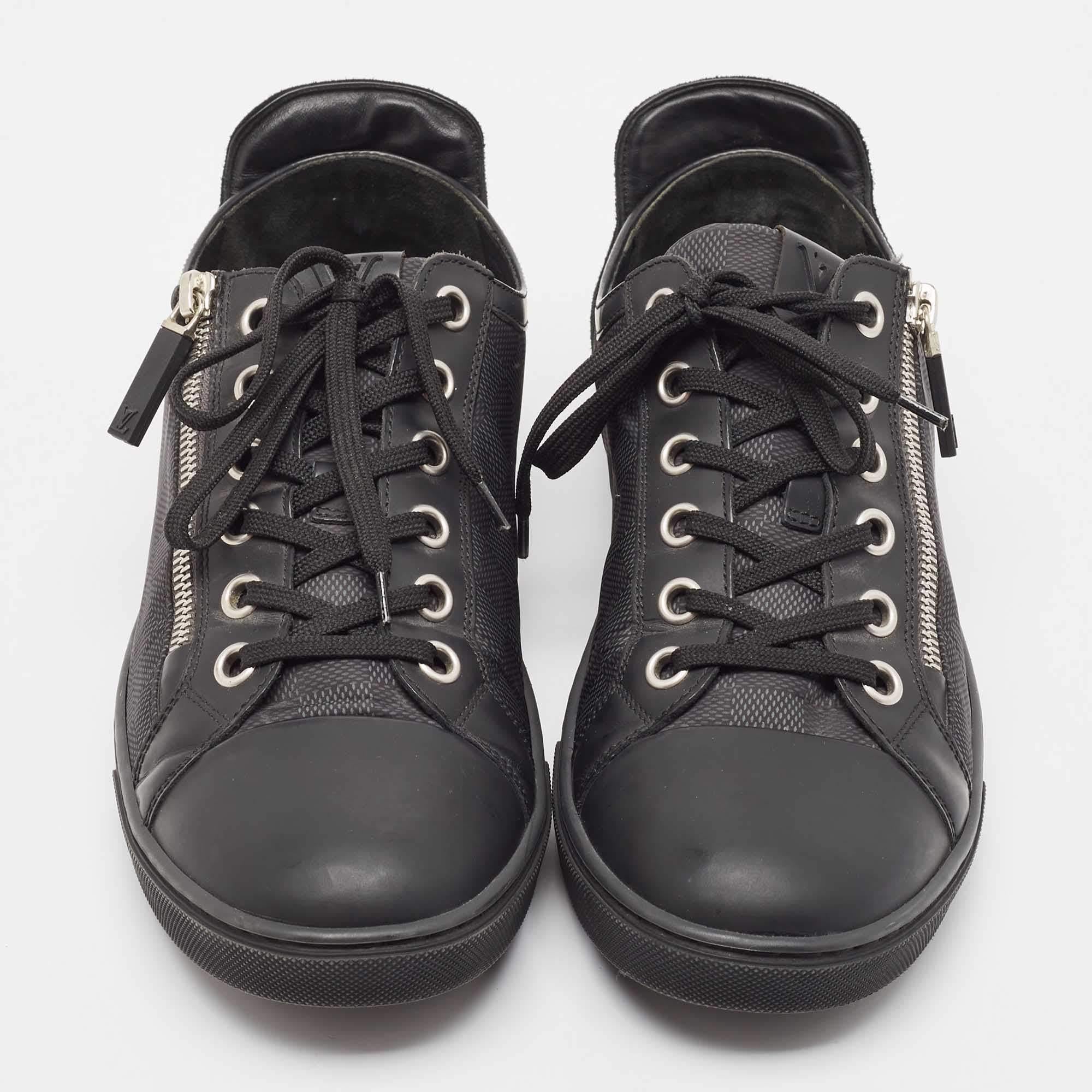 Louis Vuitton Black/Grey Damier Ebene Nylon & Leather Low Top Sneakers Size 42.5 In Good Condition In Dubai, Al Qouz 2