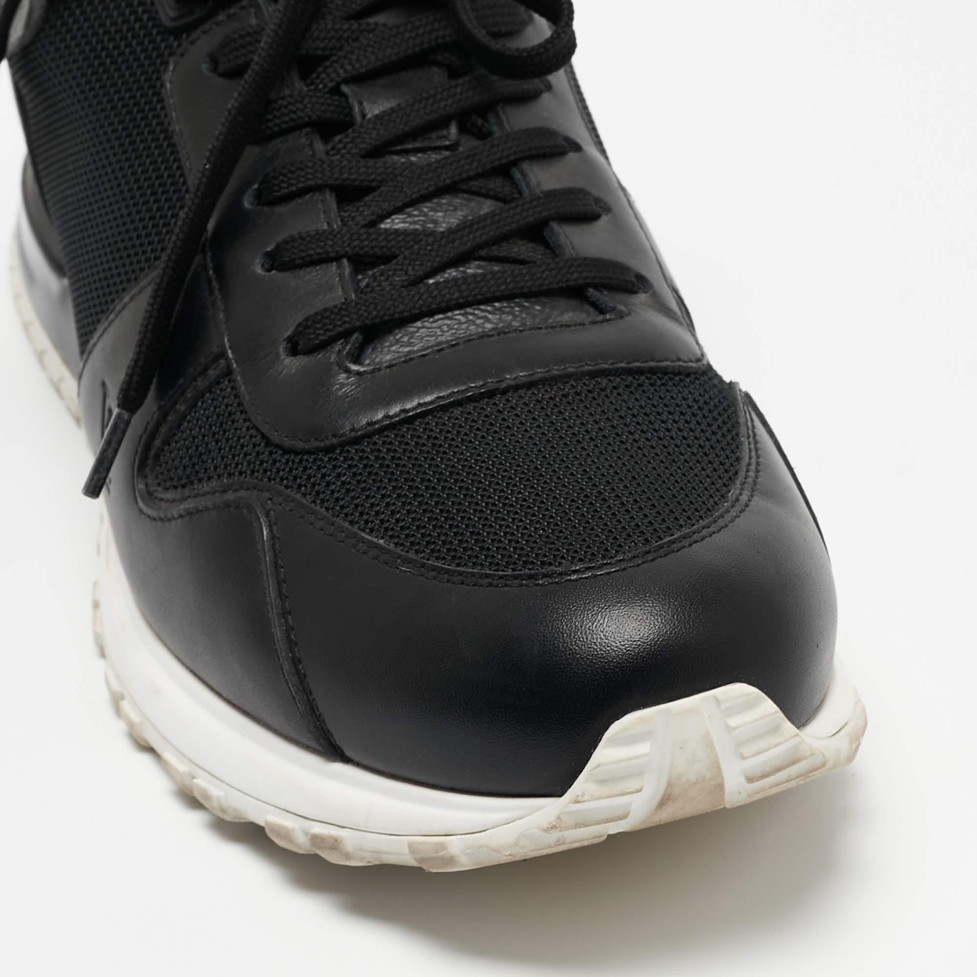 Louis Vuitton - Baskets Run Away en cuir et maille noir/gris - Taille 43 1