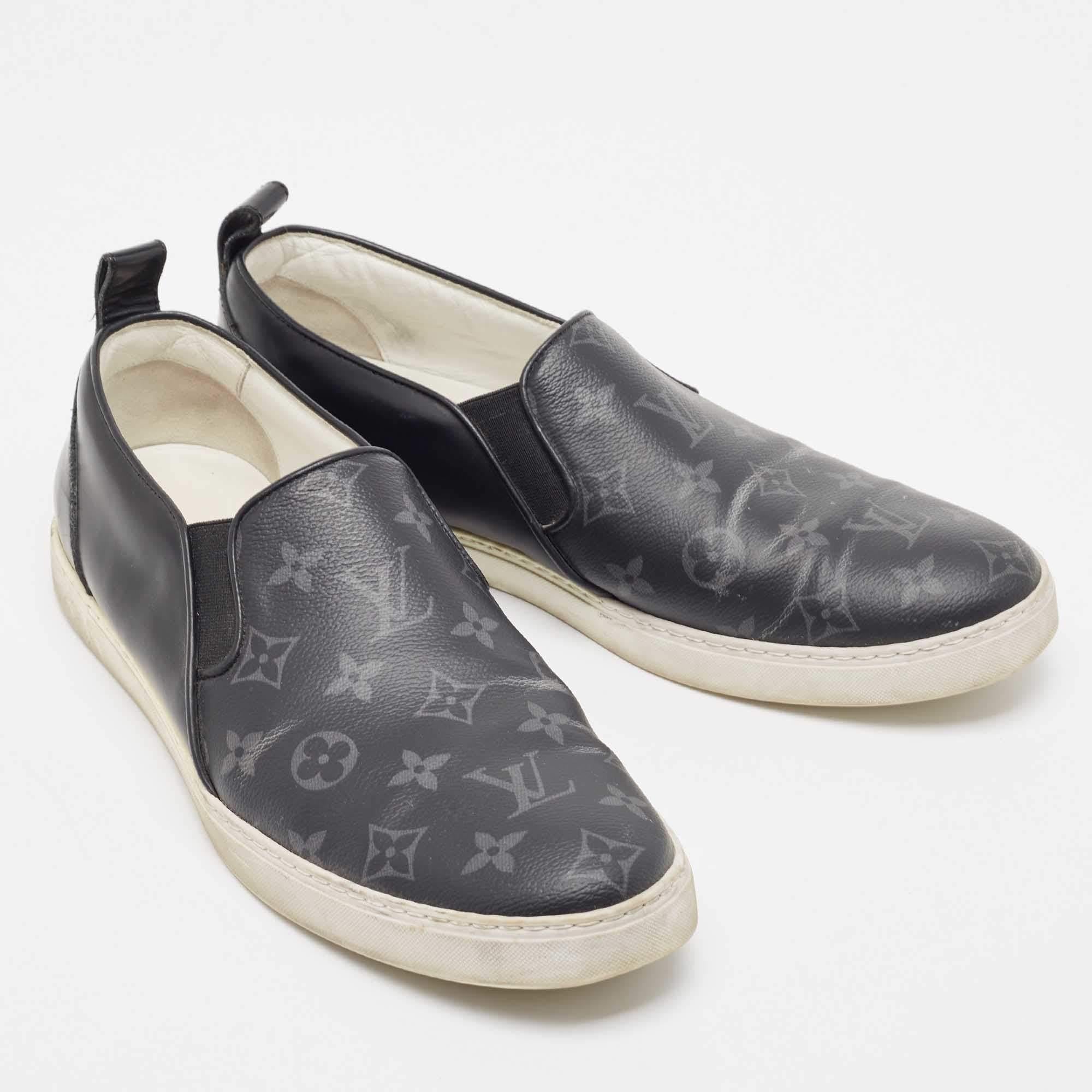 Louis Vuitton Black/Grey Monogram Canvas and Leather Slip On Sneakers Size 42.5 In Fair Condition For Sale In Dubai, Al Qouz 2