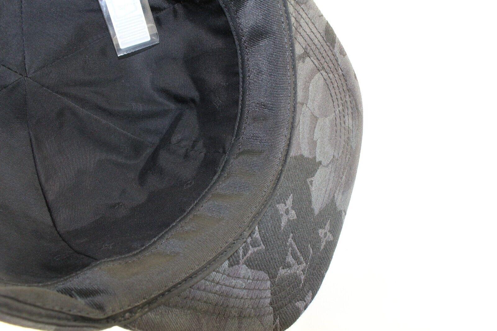 Louis Vuitton - Chapeau de baseball à fleurs noire et grise avec monogramme 6LK0427 Unisexe en vente