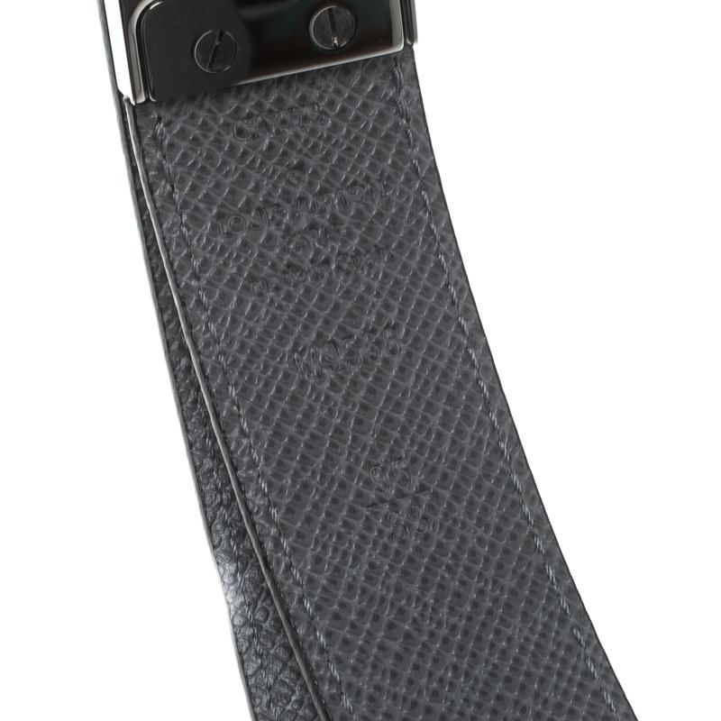Louis Vuitton Black/Grey Taiga Leather Slender Reversible Belt 95cm In Excellent Condition In Dubai, Al Qouz 2