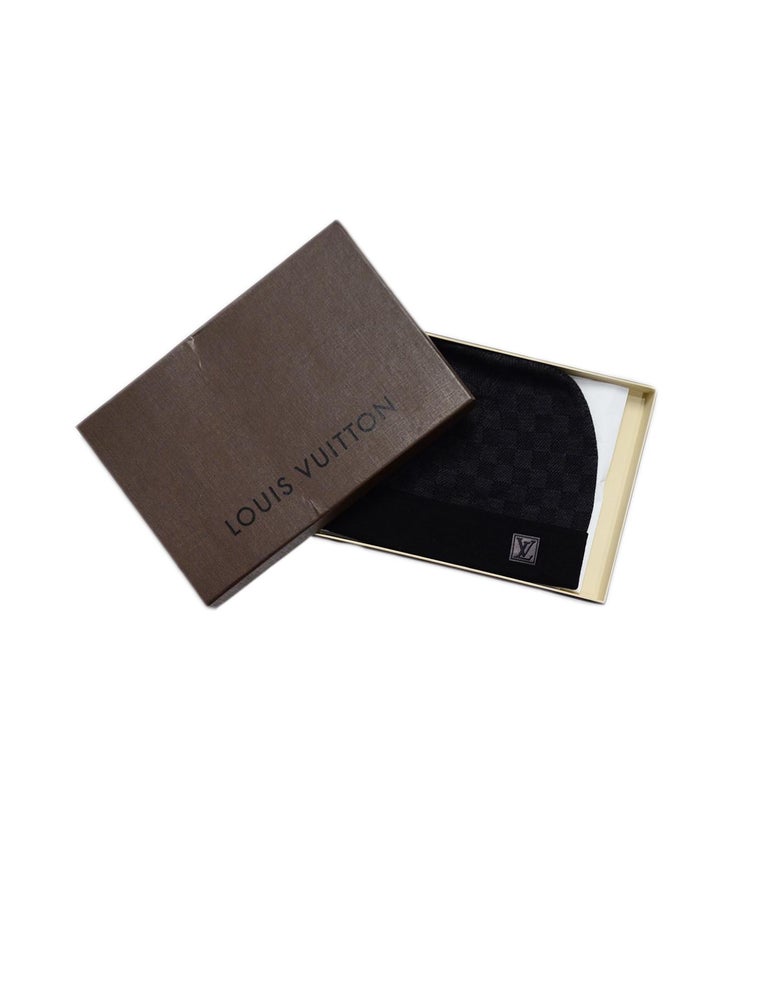 Louis Vuitton - Bonnet Petit Damier en laine noir/gris sur 1stDibs  bonnet  louis vuitton edition limitee, bonnet lv damier noir, bonnet louis vuitton  noir
