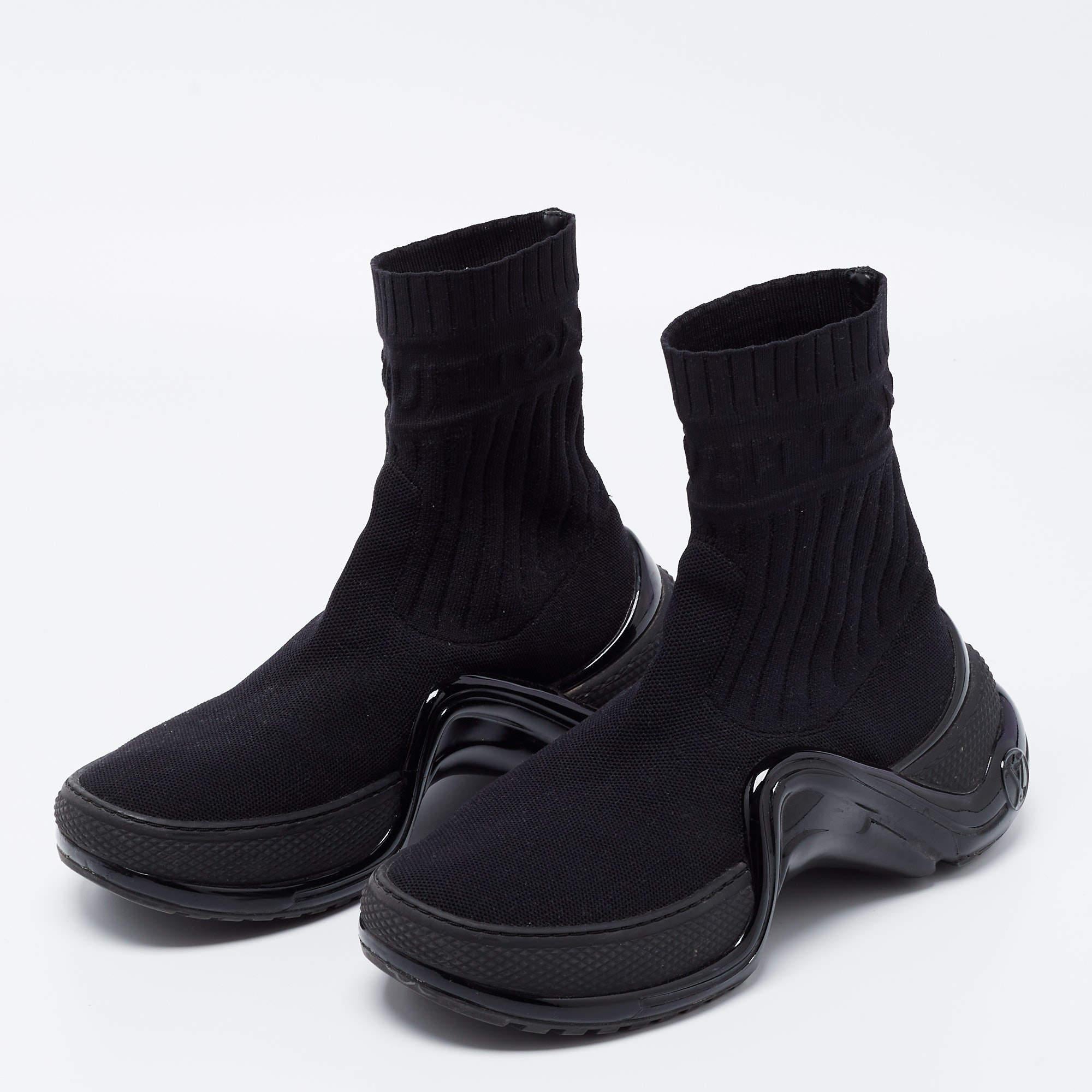 Louis Vuitton Black Knit Fabric Sock Run Hight Top Sneakers Size 36.5 In Good Condition In Dubai, Al Qouz 2
