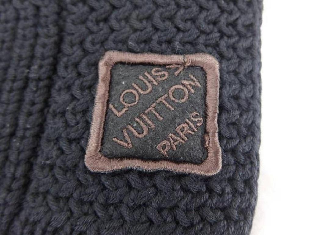 Louis Vuitton Black Knitted Damier 225006 Scarf/Wrap In Good Condition For Sale In Dix hills, NY