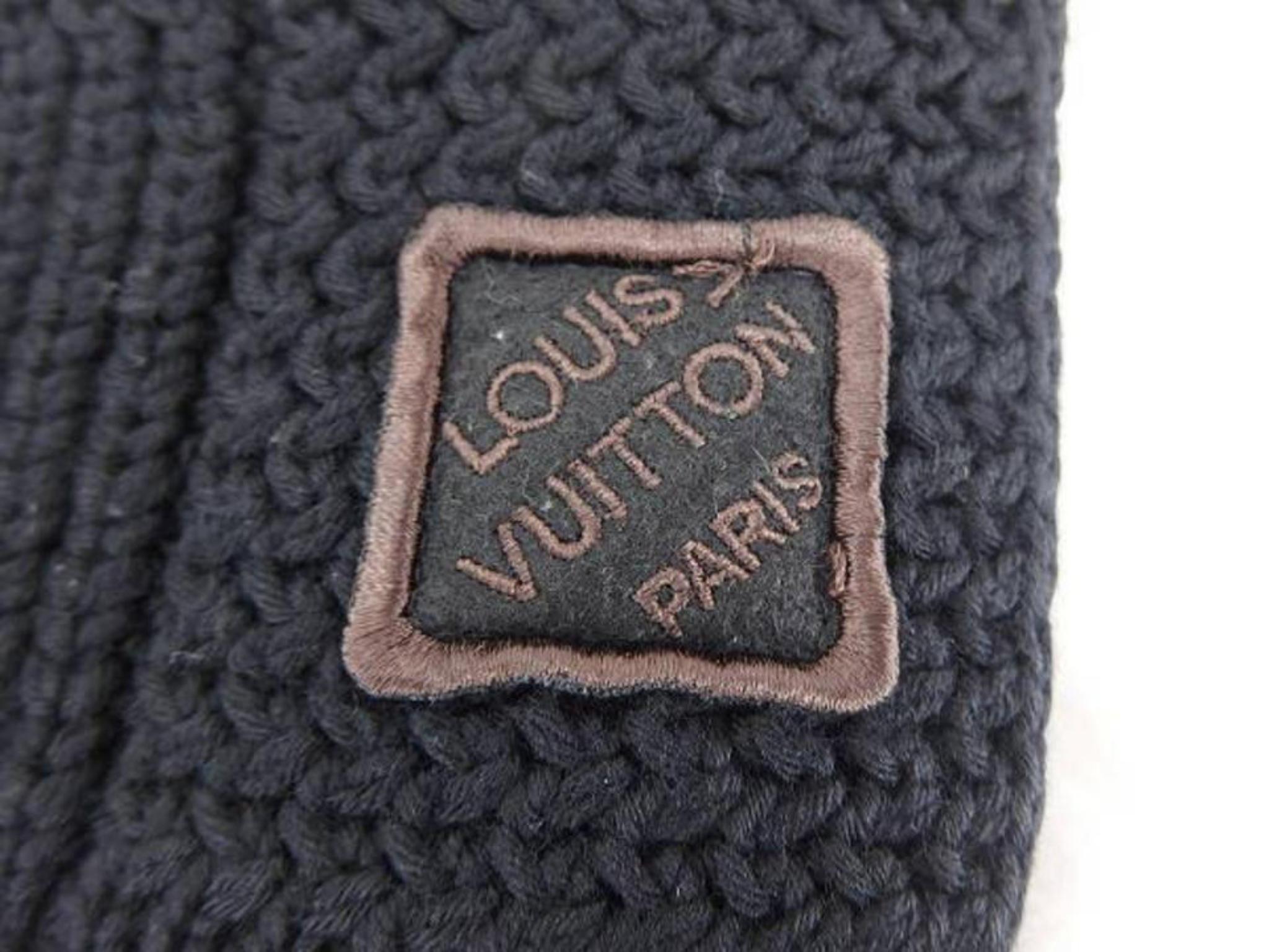 Louis Vuitton Black Knitted Damier 225006 Scarf/Wrap In Good Condition For Sale In Forest Hills, NY