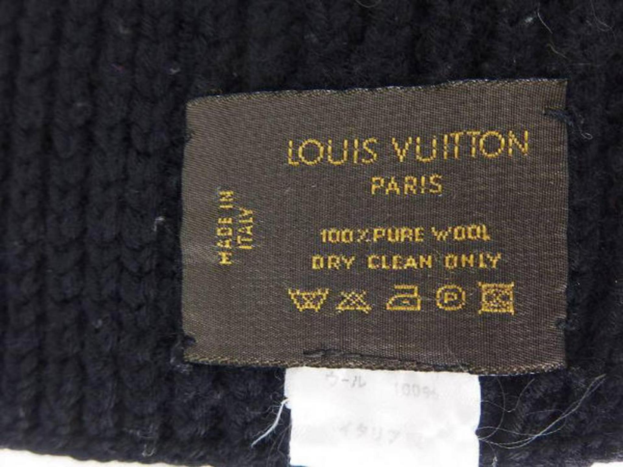 Women's or Men's Louis Vuitton Black Knitted Damier 225006 Scarf/Wrap For Sale