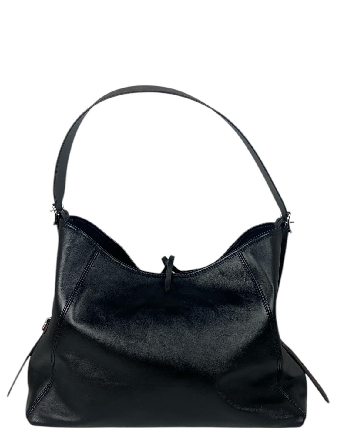 Women's Louis Vuitton Black Lambskin Leather CarryAll Vibe MM Bag with Monogram Trim For Sale