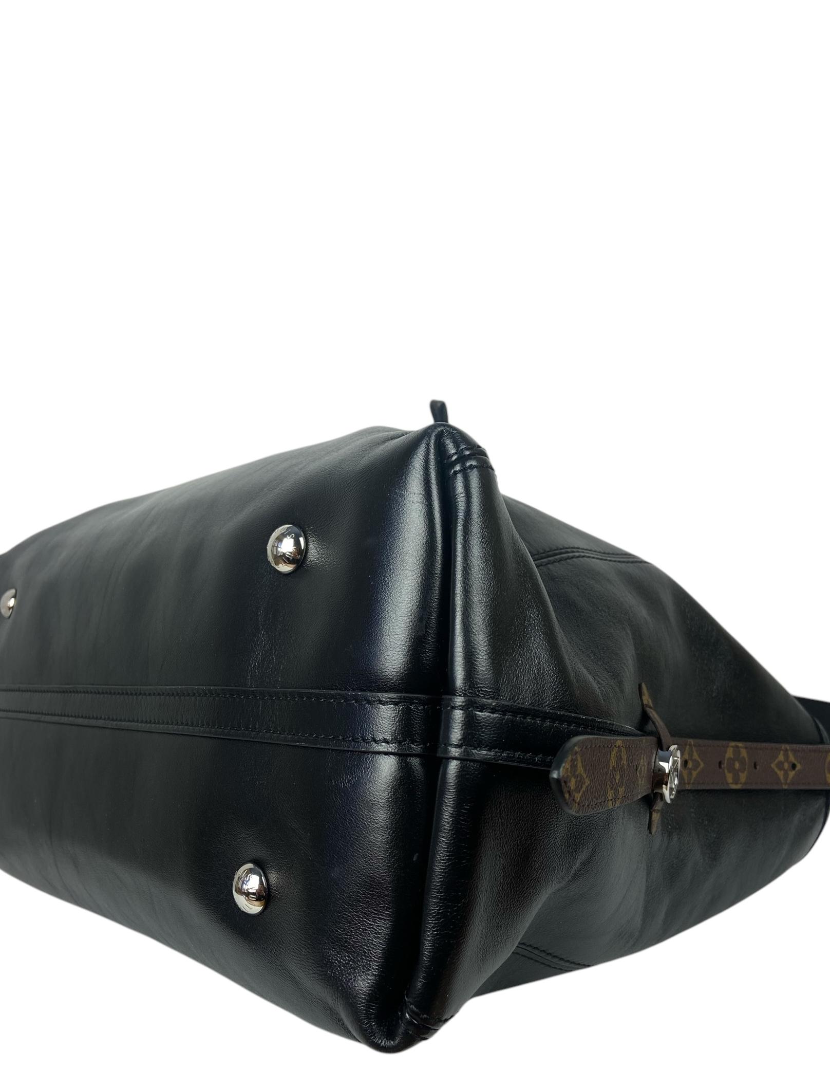 Louis Vuitton Black Lambskin Leather CarryAll Vibe MM Bag with Monogram Trim For Sale 2