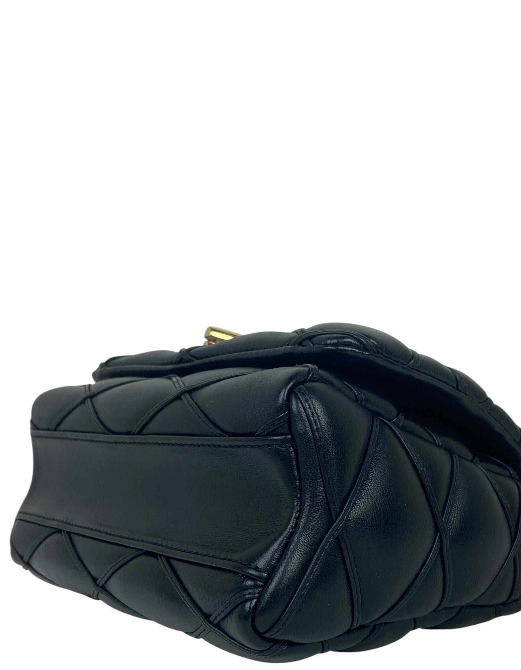 Louis Vuitton - Sac à main GO-14 MM en cuir d'agneau noir avec poignée en forme de maille Pour femmes en vente