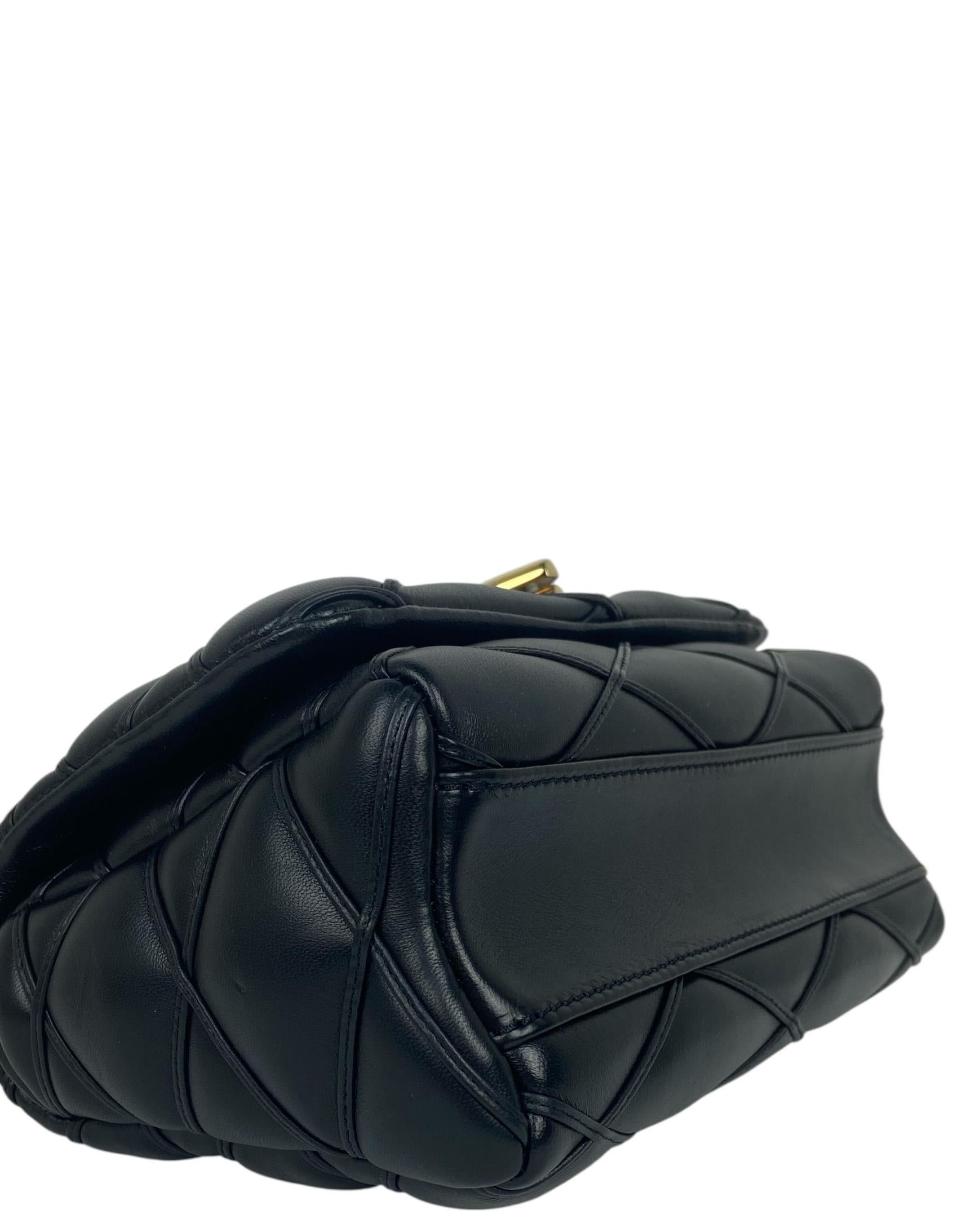 Louis Vuitton - Sac à main GO-14 MM en cuir d'agneau noir avec poignée en forme de maille en vente 1