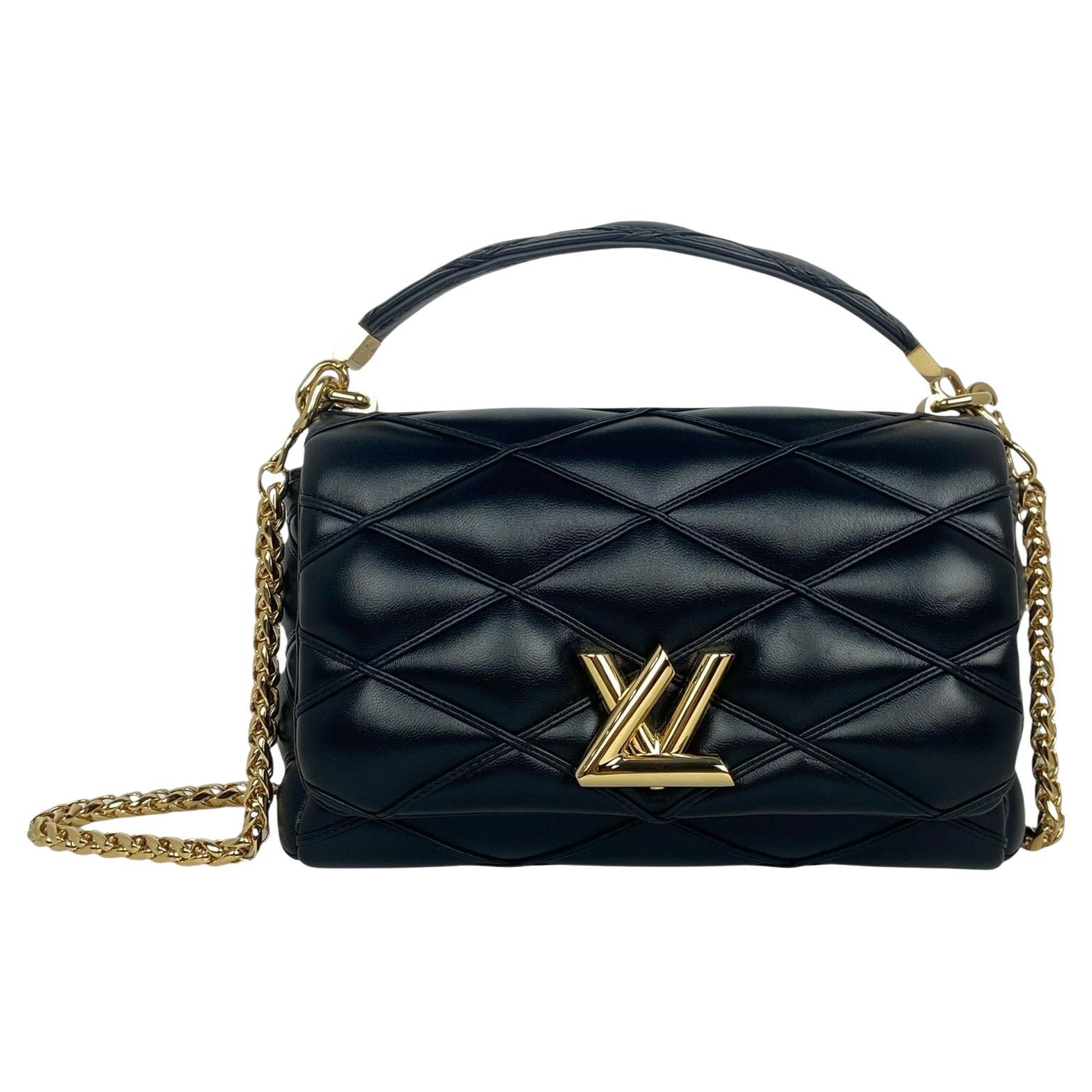 Louis Vuitton - Sac à main GO-14 MM en cuir d'agneau noir avec poignée en forme de maille en vente