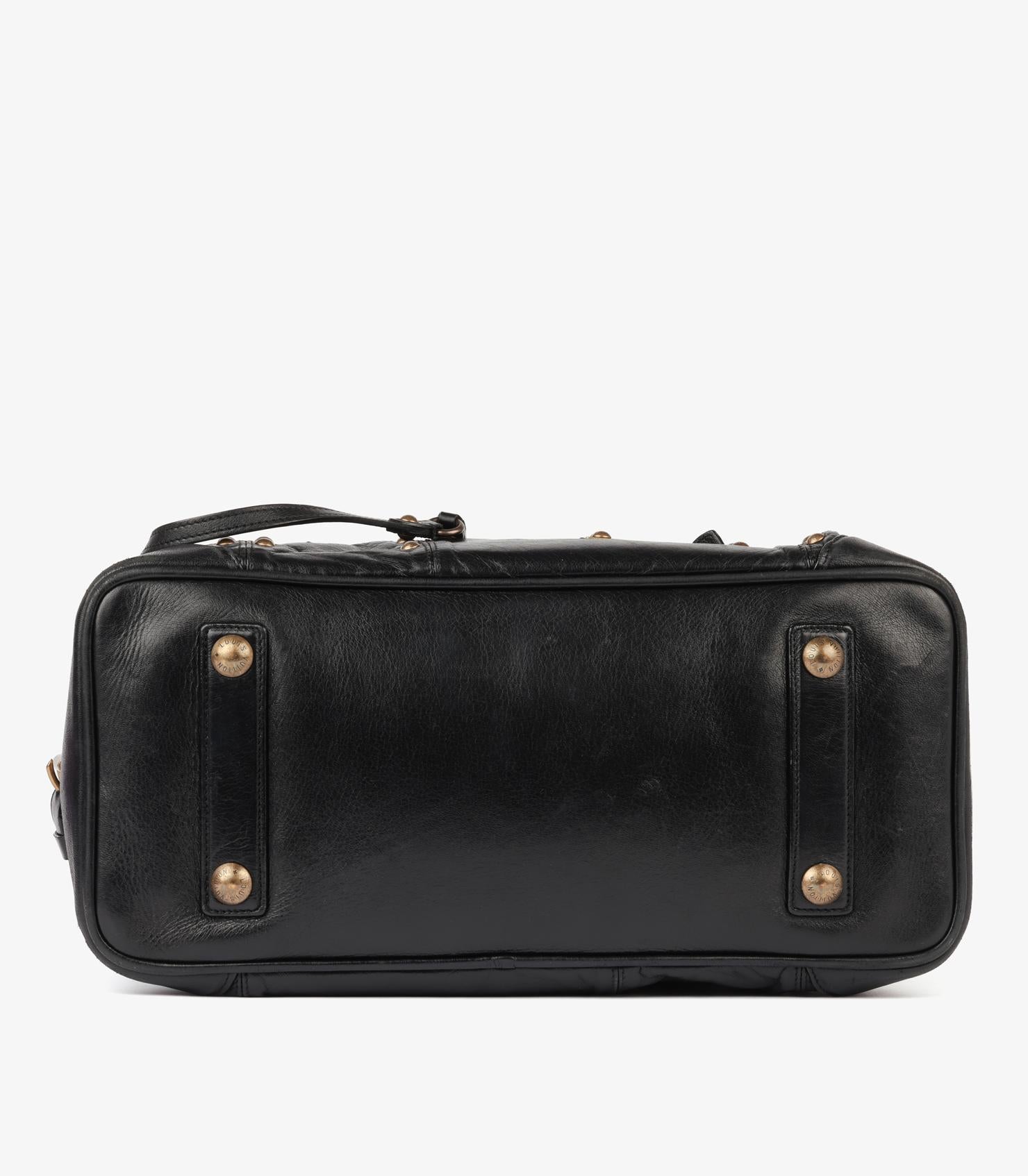 Louis Vuitton Sac Vintage en cuir d'agneau noir à rivets en vente 2