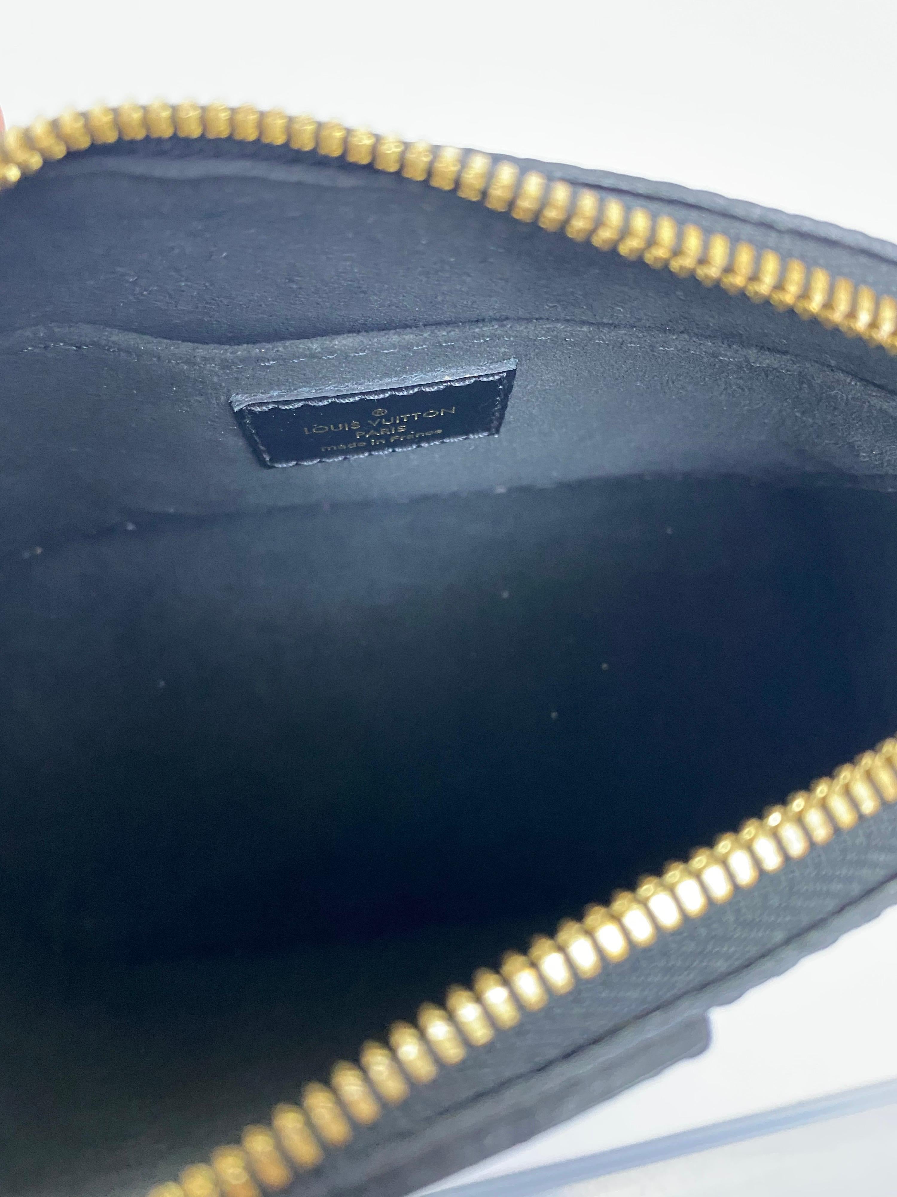 Women's Louis Vuitton Black Leather Alma Epi Bag