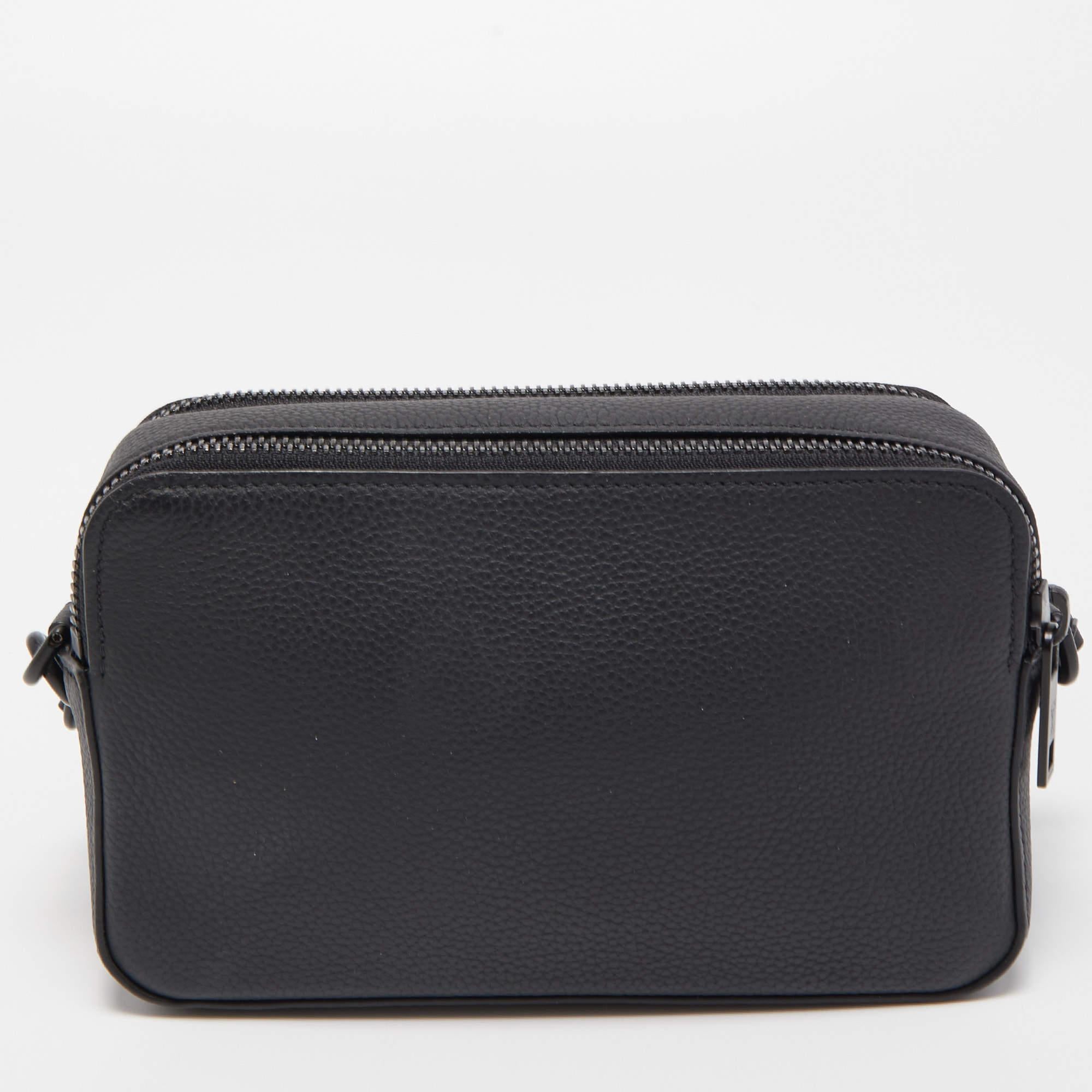 Compact and stylish, this wallet will be your favorite grab-and-go companion. Designed from quality materials, its interior is divided into different compartments to store your cards and cash perfectly.

Includes: Original Dustbag, Detachable Strap

