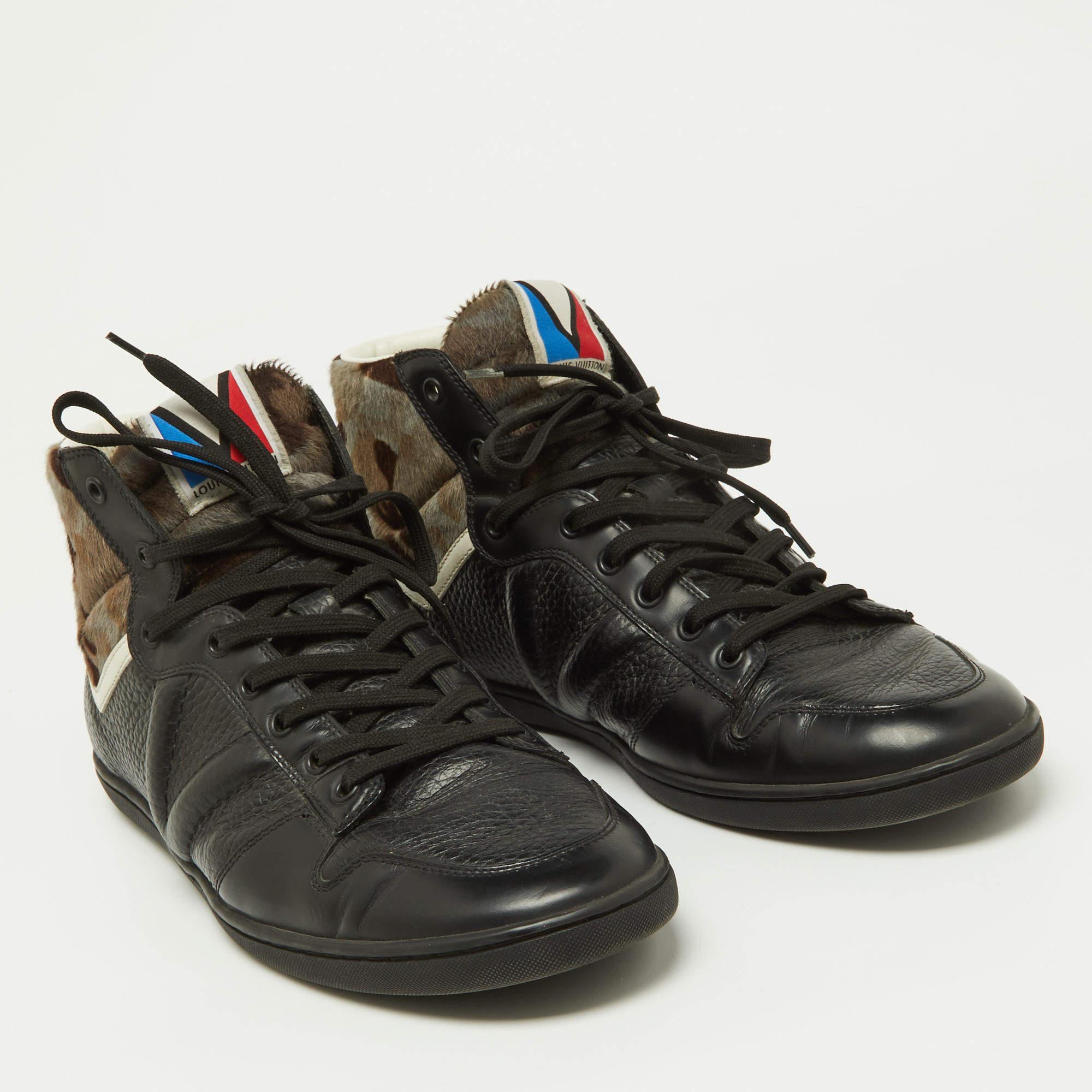 Louis Vuitton Black Leather and Calfhair Trainer High Top Sneakers Size 43 In Good Condition For Sale In Dubai, Al Qouz 2