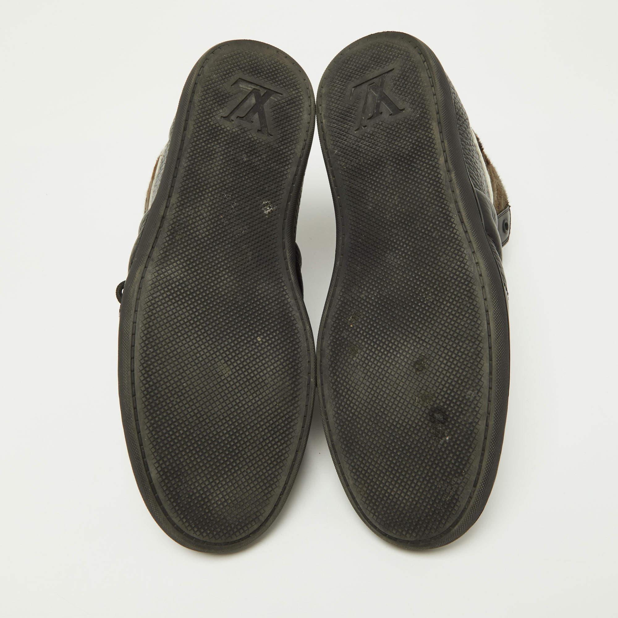 Louis Vuitton Black Leather and Calfhair Trainer High Top Sneakers Size 43 In Good Condition For Sale In Dubai, Al Qouz 2