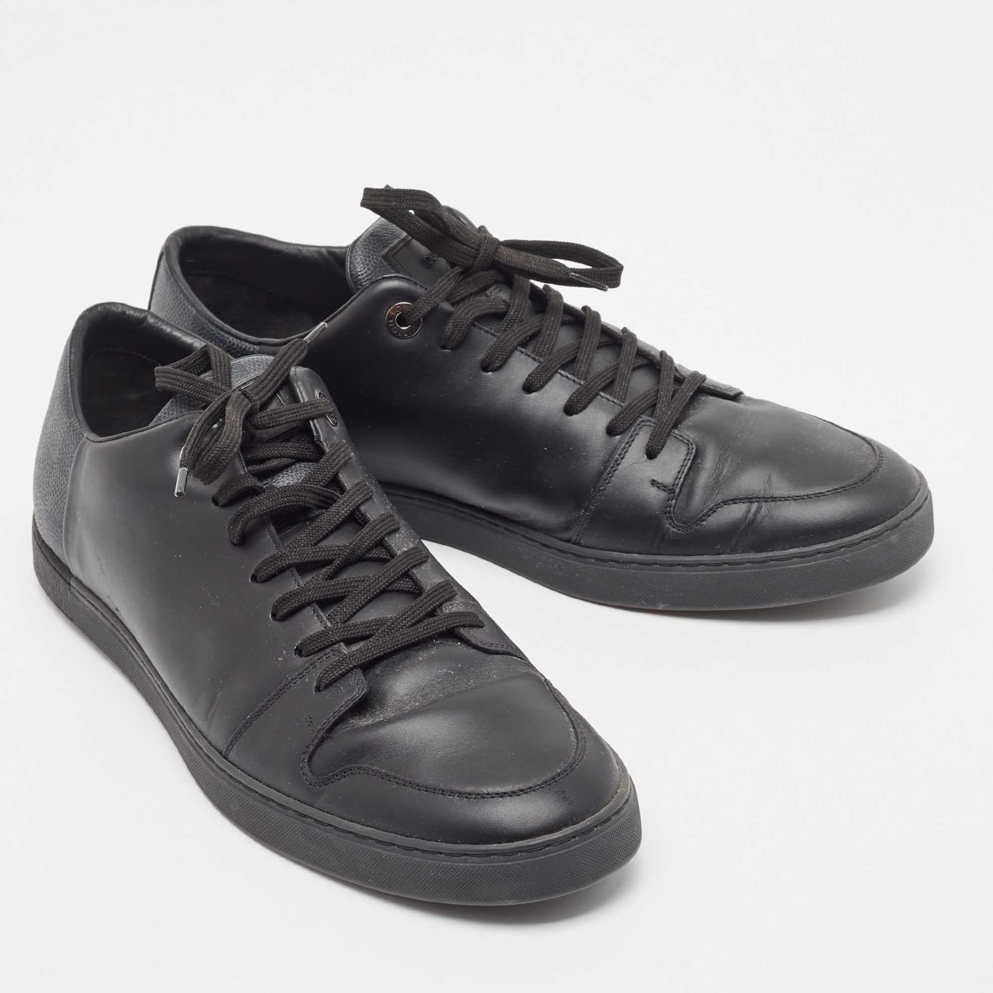 Louis Vuitton Black Leather And Damier Canvas Low Top Sneakers Size 42.5 In Good Condition In Dubai, Al Qouz 2