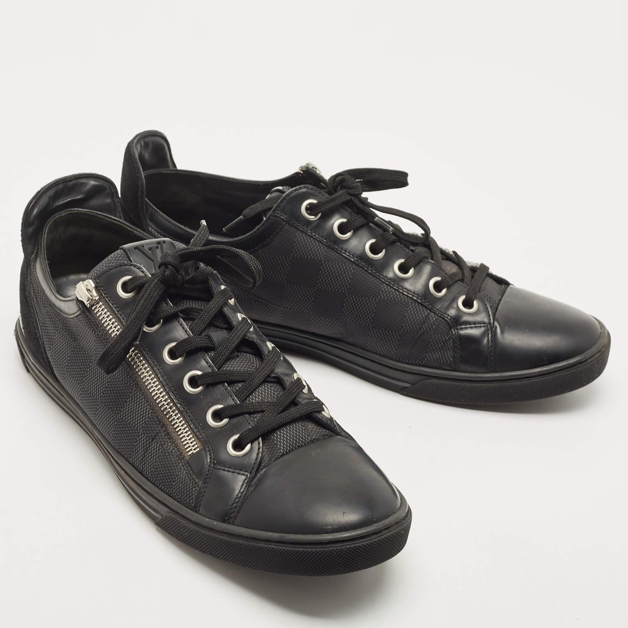 Louis Vuitton Black Leather and Damier Ebene Canvas Low Top Sneakers Size 42.5 In Good Condition For Sale In Dubai, Al Qouz 2