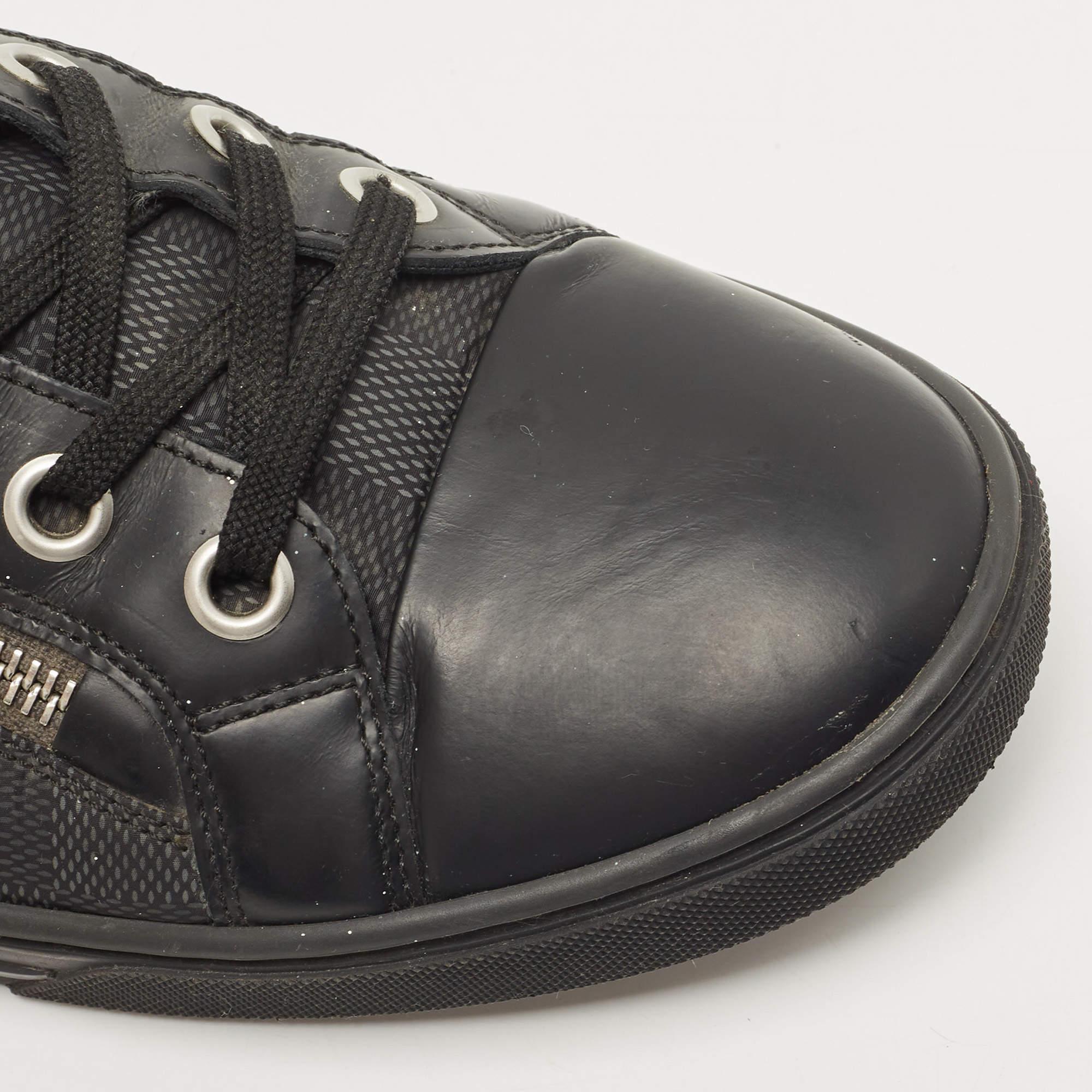 Men's Louis Vuitton Black Leather and Damier Ebene Canvas Low Top Sneakers Size 42.5 For Sale